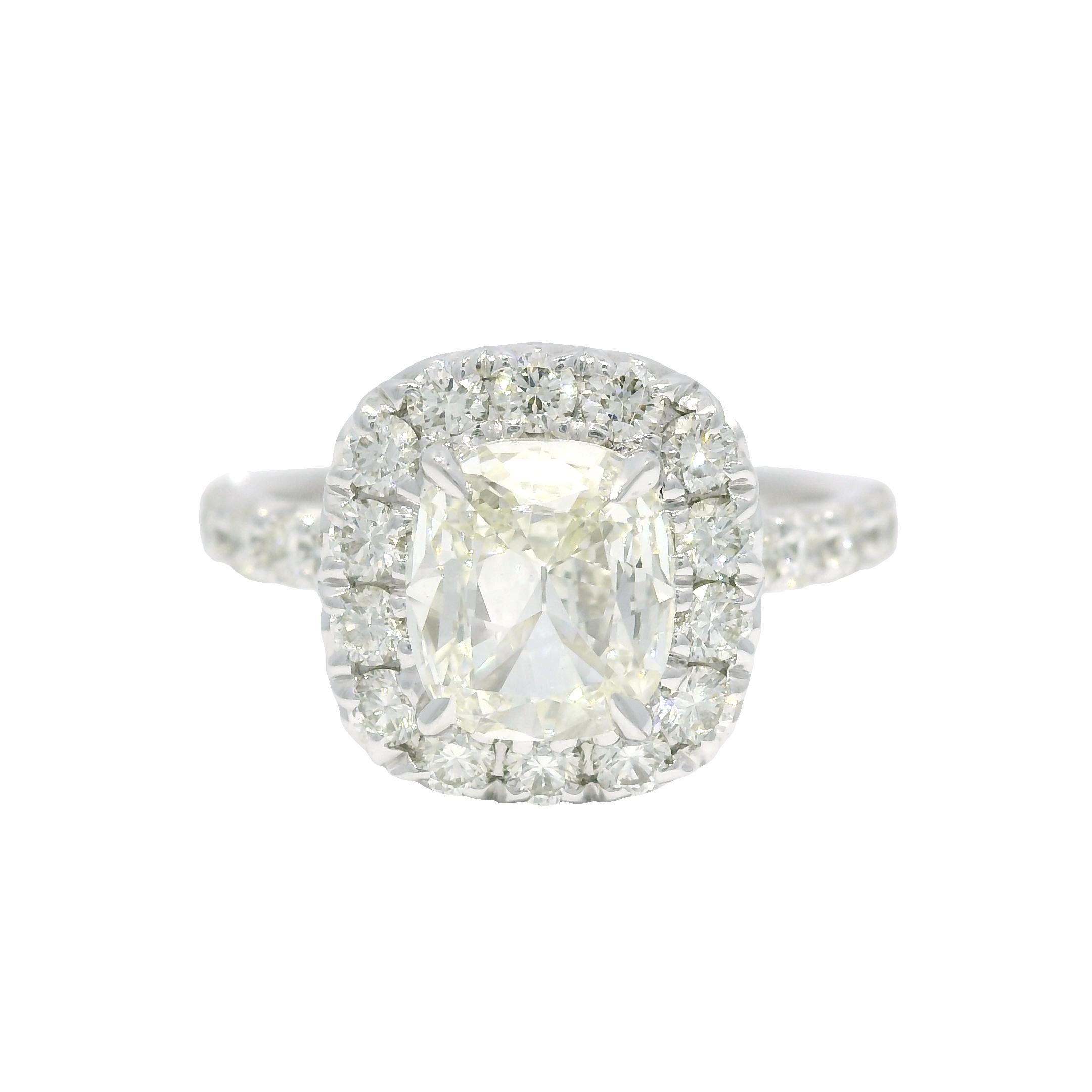 Henri Daussi Natural Cushion Cut Diamond Halo 18-Karat Engagement Ring In Stock im Angebot 1