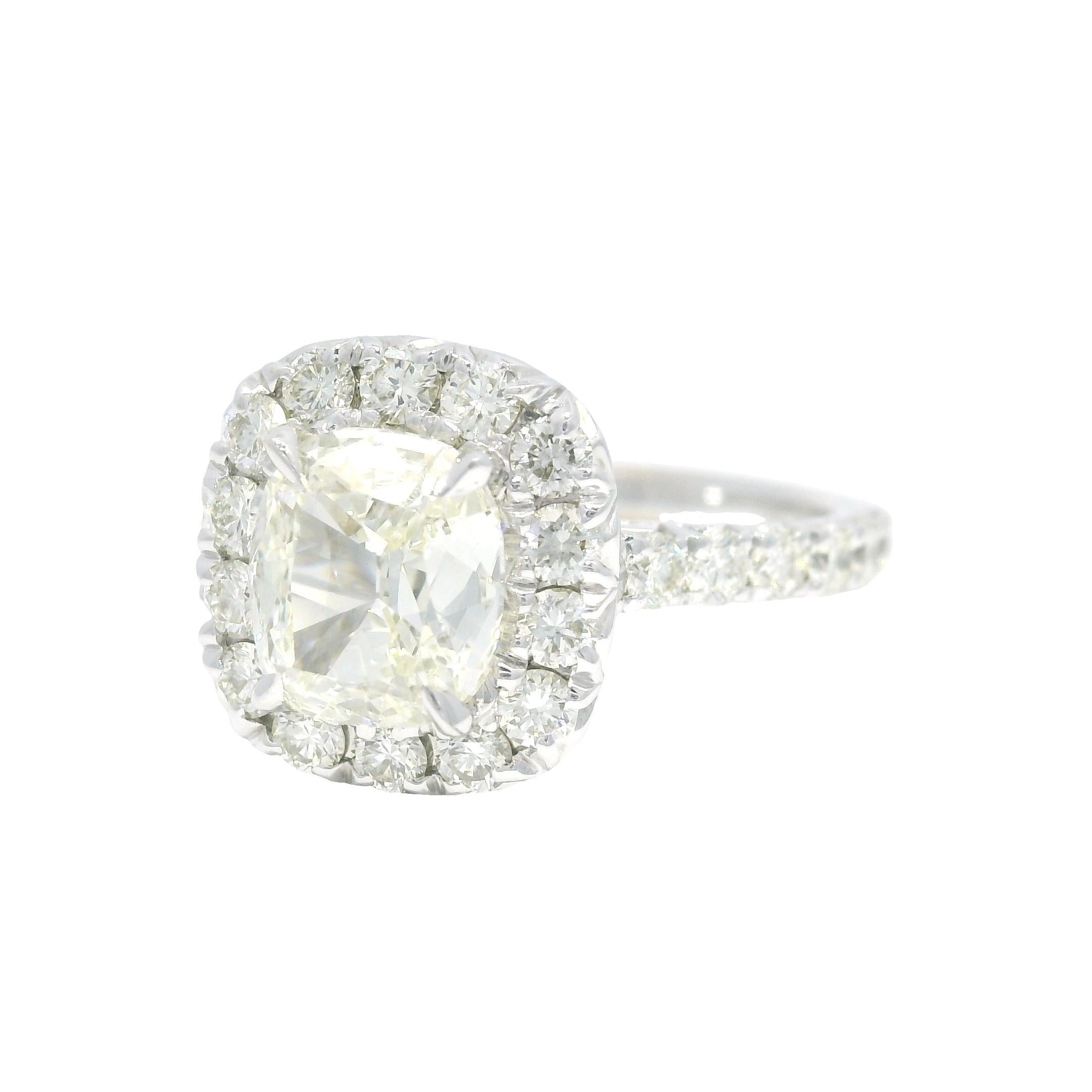 Henri Daussi Natural Cushion Cut Diamond Halo 18-Karat Engagement Ring In Stock im Angebot 2
