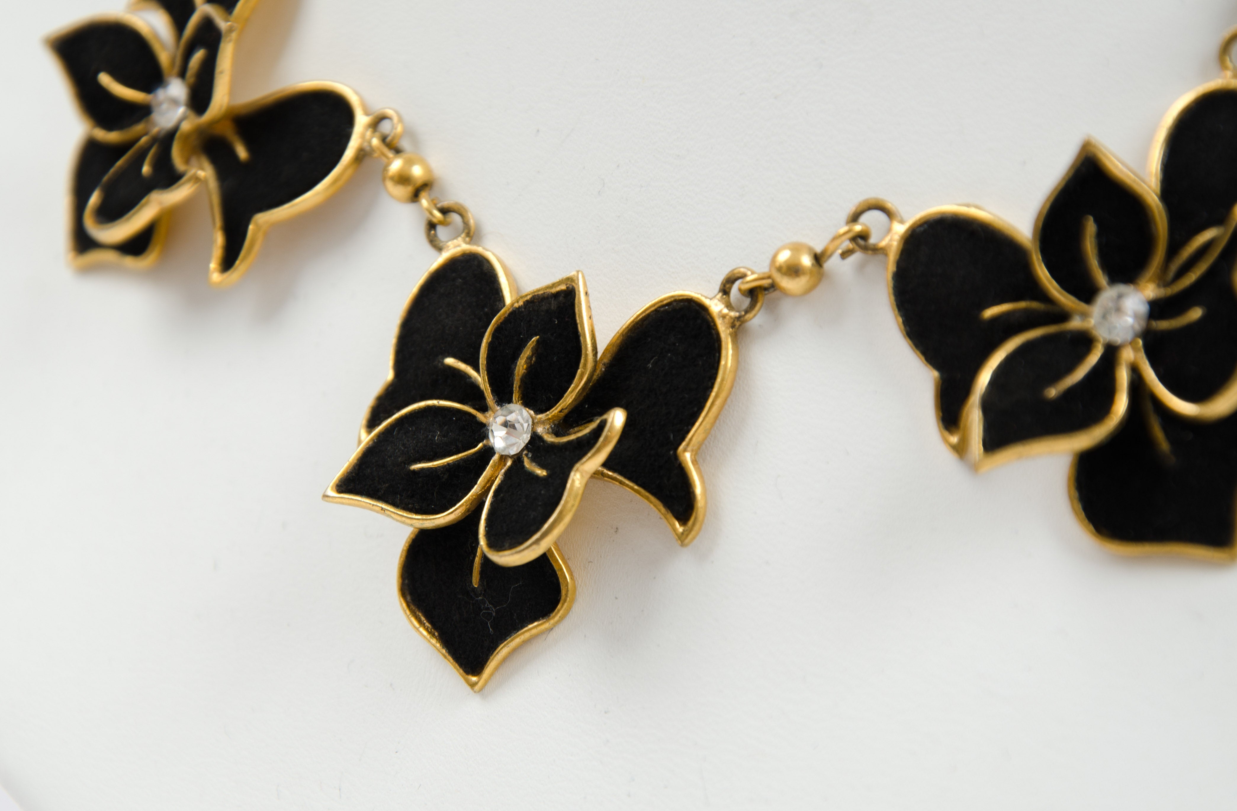 Henri de la Pensee black suede and gilt metal floral necklace, France, 1930s In Good Condition In Greyabbey, County Down