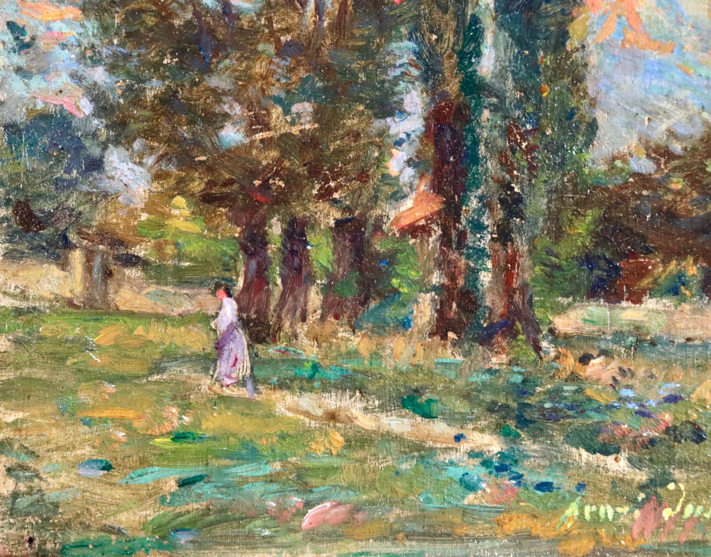 Öl auf Tafel von Henri Duhem, das eine elegante Frau zeigt, die zwischen Bäumen in einer Landschaft spazieren geht, in der sich die Farben der untergehenden Sonne in den dahinter liegenden Bergen spiegeln. Verso signiert unten rechts und datiert