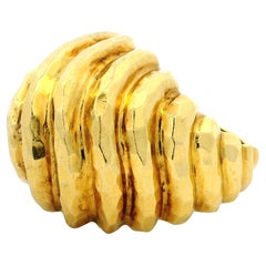 Anello a cupola con vortice martellato in oro giallo HENRY 18K - Misura 6,5
