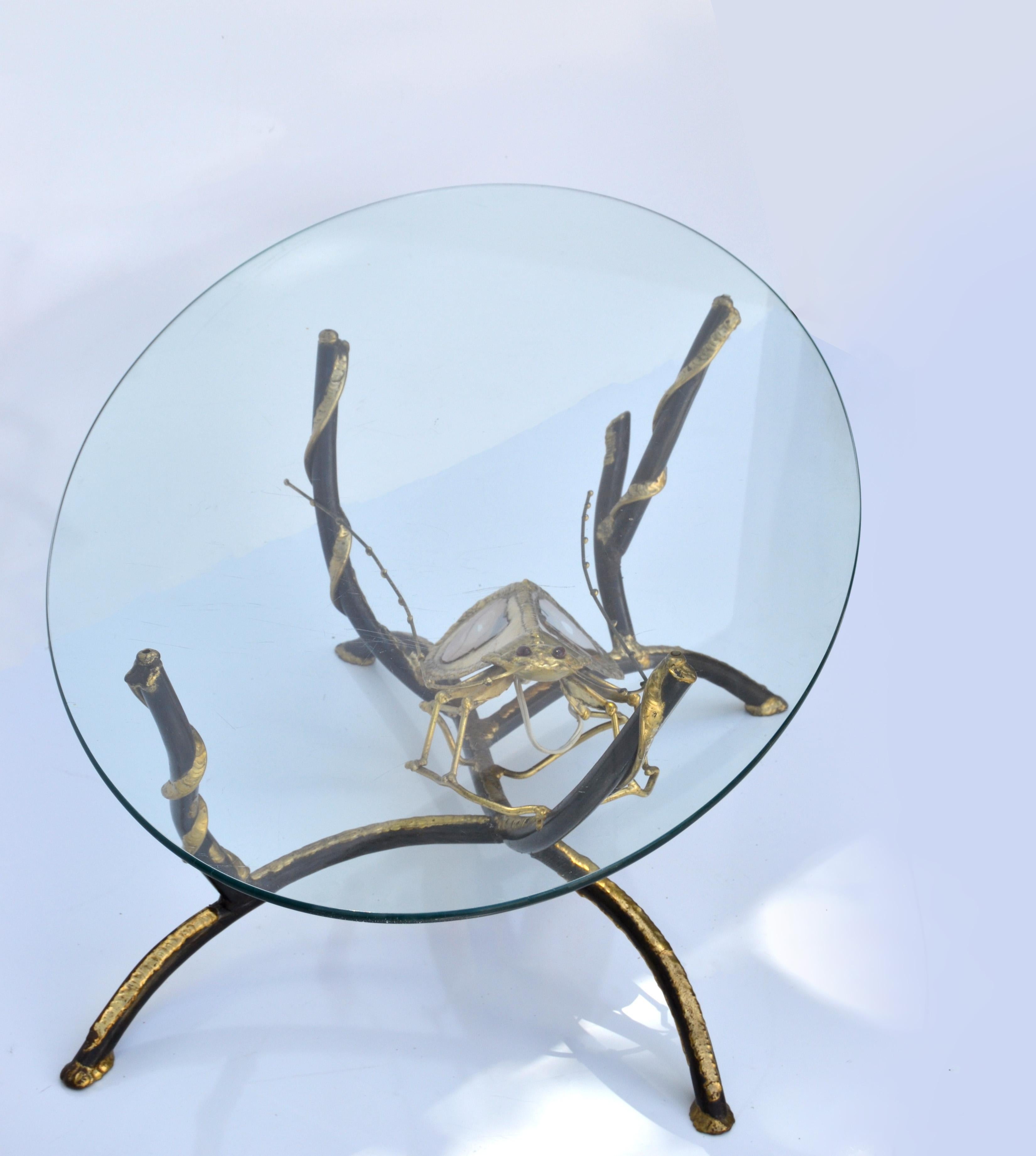 Français Table basse enluminée sculpture Henri Fernandez pour l'Atelier Duval-Brasseur en vente