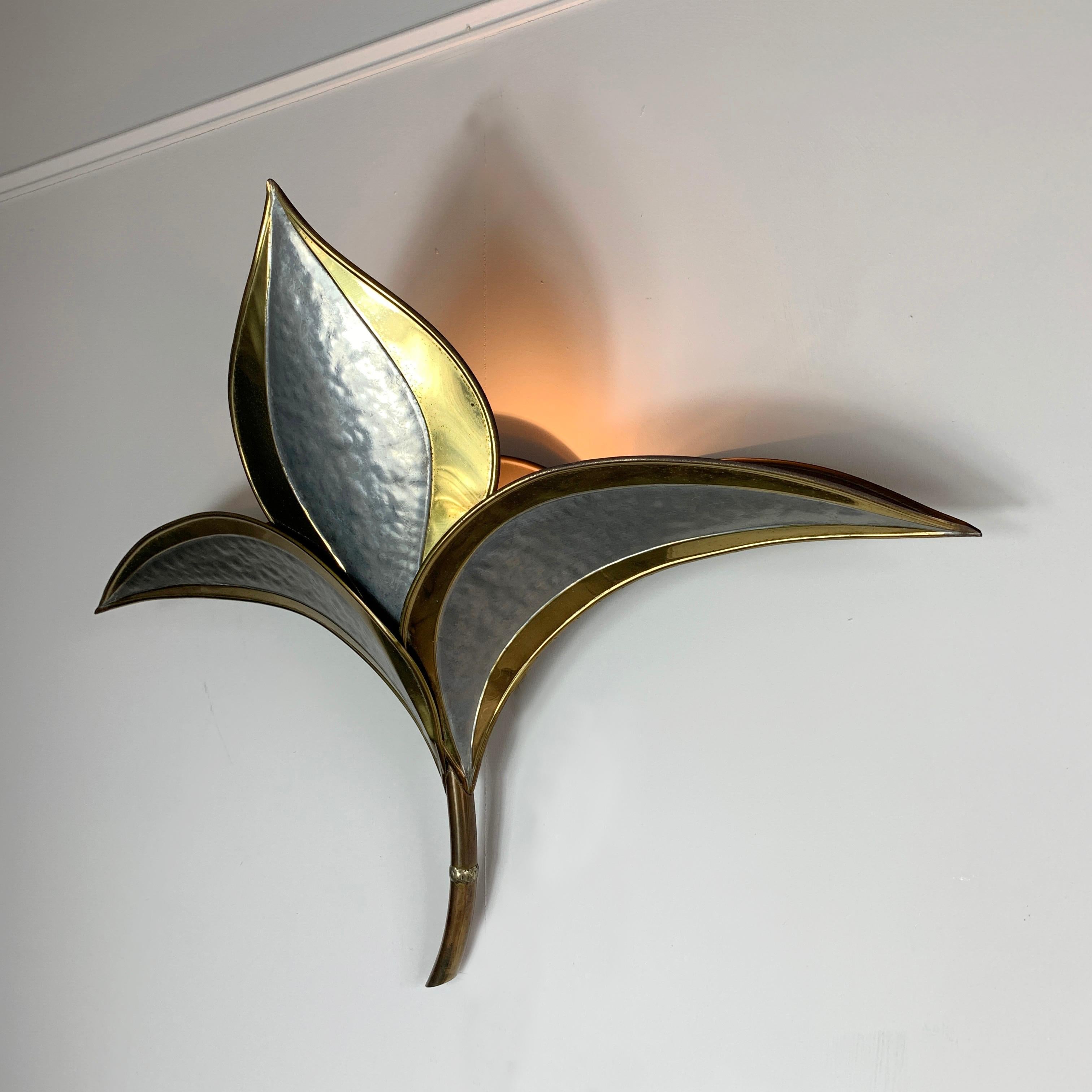 Beautiful wall light by the renowned French artist Henri Fernandez, in a Nouveau style, the large leaf oozes Hollywood glamour. Originally the lamp was a halogen which made the light incredibly hot, so this lamp has been updated to take a single