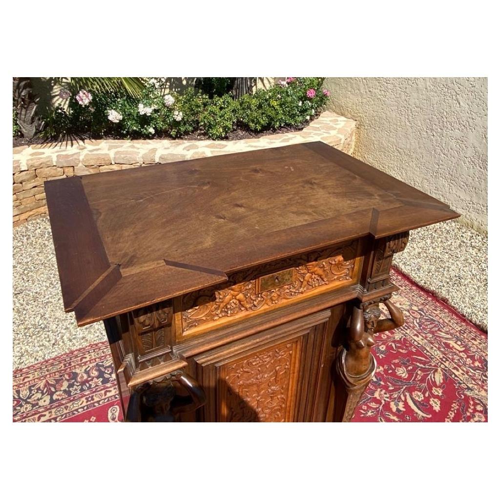 Henri Fourdinois, Walnut Renaissance Cabinet with Carriatides, 19th Century In Good Condition For Sale In Beaune, FR