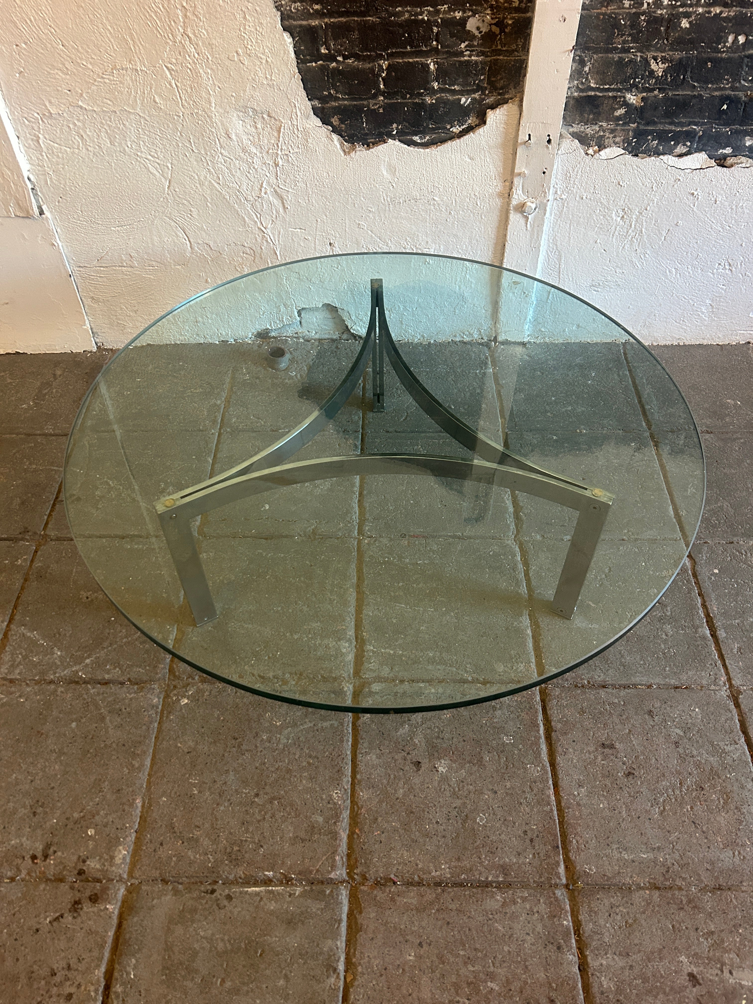 Mid-Century Modern Henri Ganz for Stendig Swiss mirror chrome base round glass top coffee table For Sale