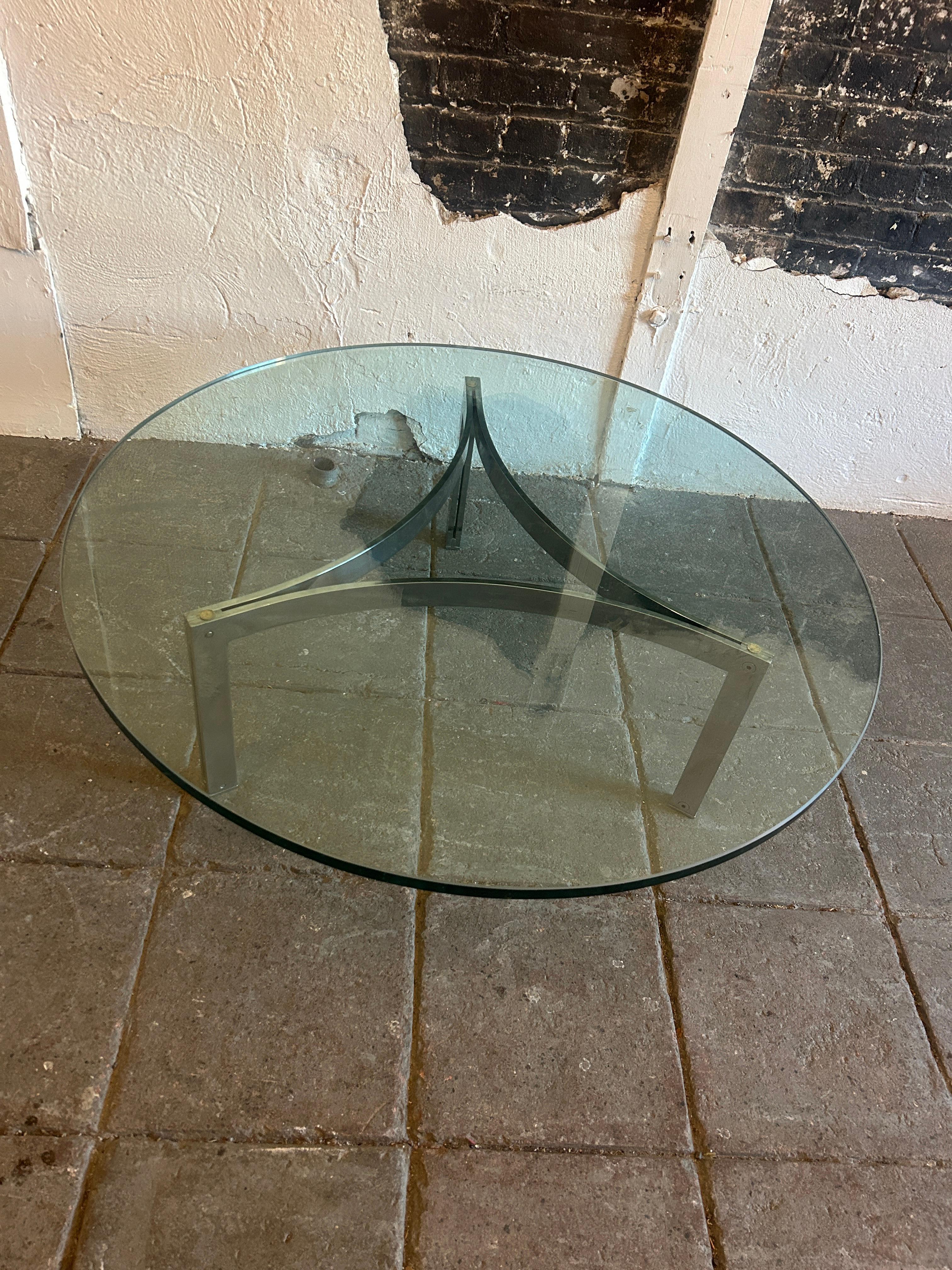 Verre Henri Ganz pour Stendig table basse ronde à base chromée miroir suisse en vente