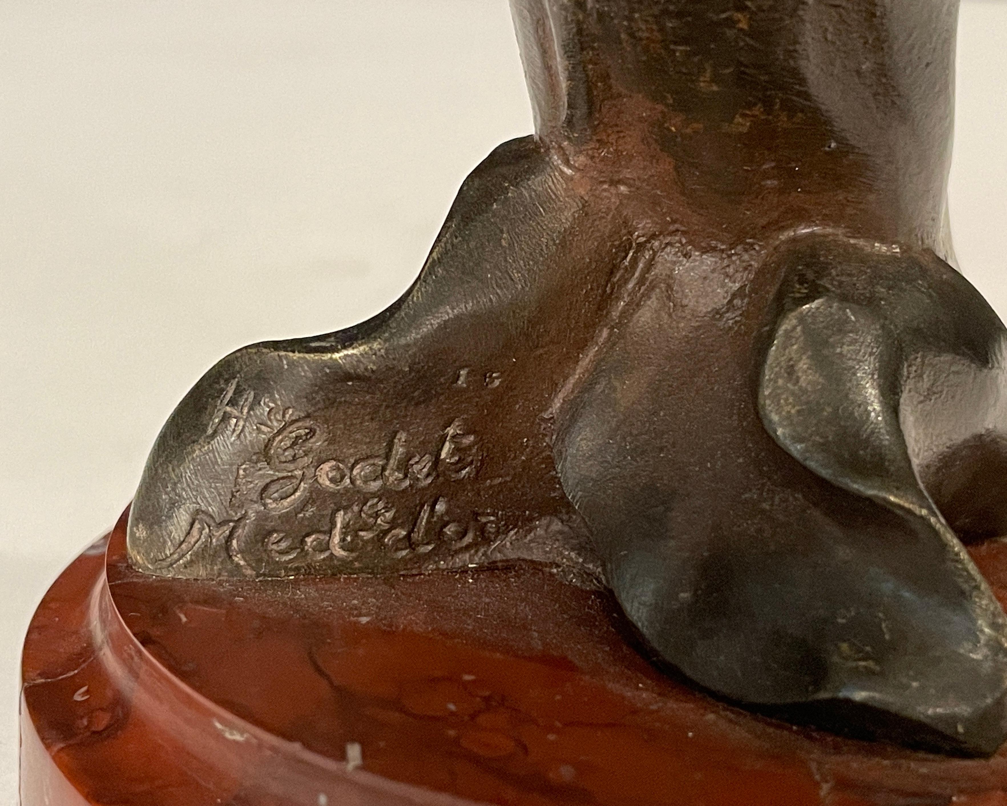 Vergoldete und patinierte Bronzebüste von Henri Godet Femme Tulpe aus Bronze (Griotte-Marmor) im Angebot