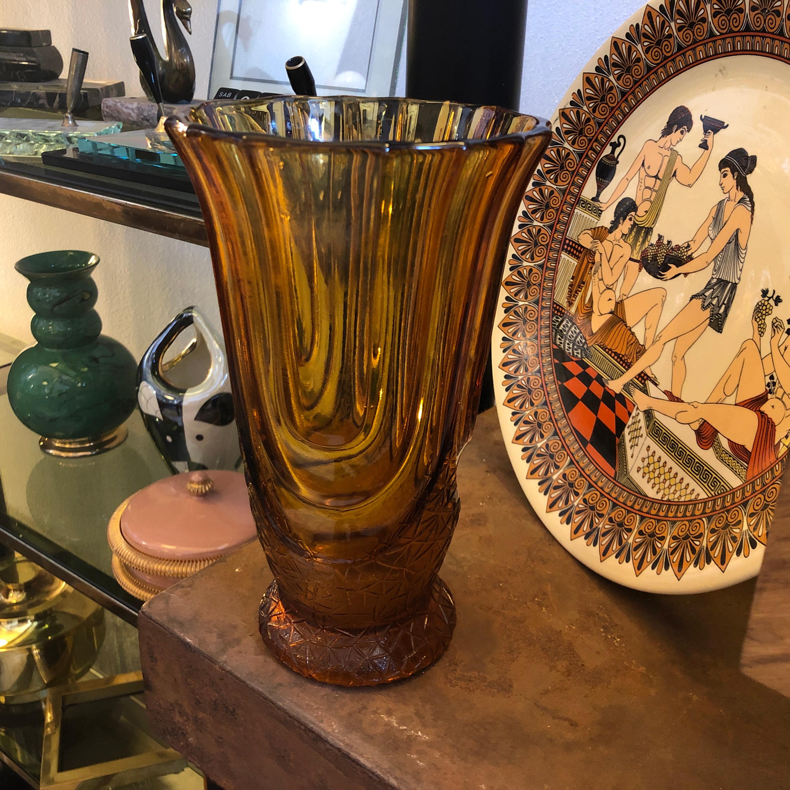 Henri Heemskerk Art Deco Amber Glass Vase, Belgium, circa 1930 In Excellent Condition In Aci Castello, IT