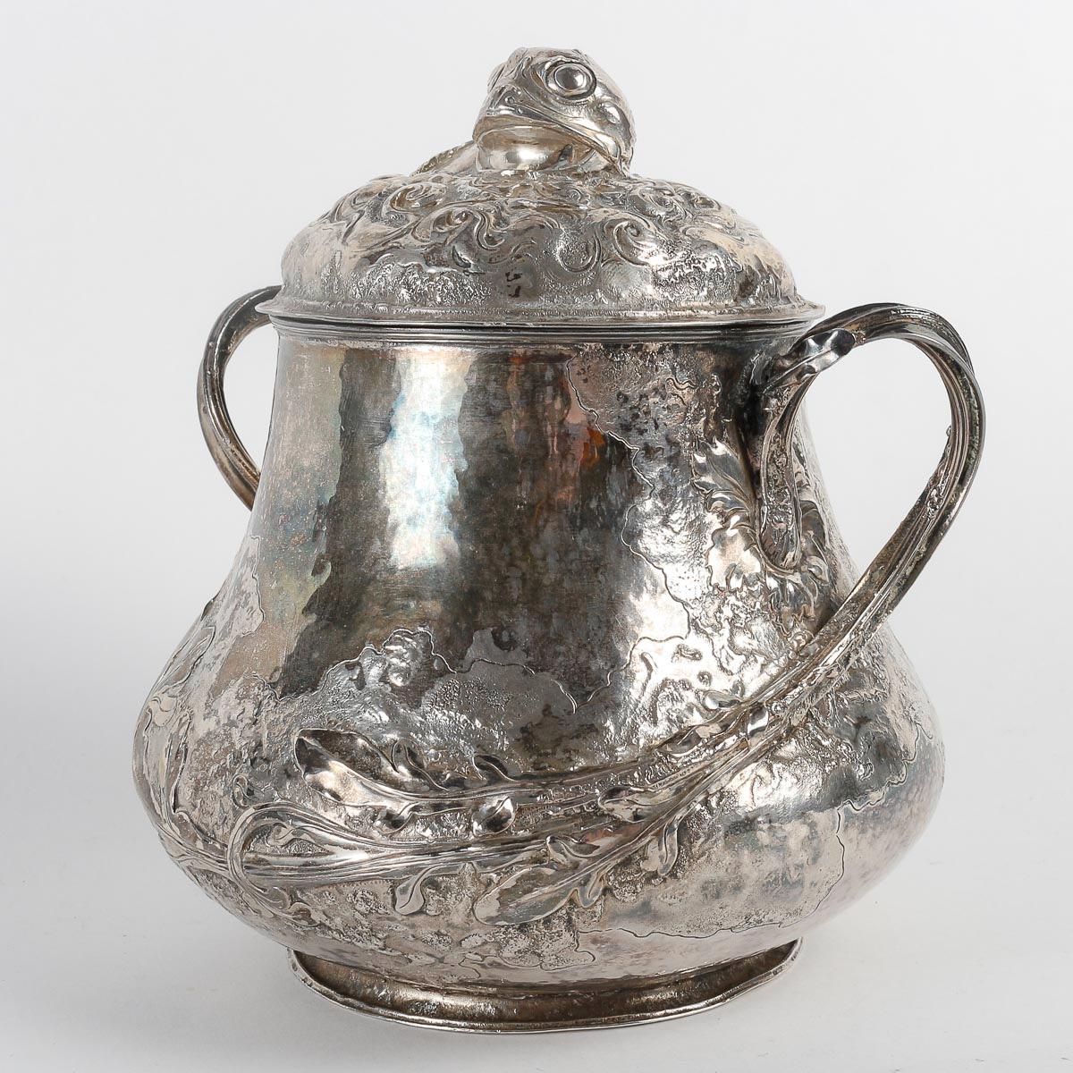 Henri HUSSON (1852 - 1914), A French Art Nouveau Naturalistic Covered Pot 1