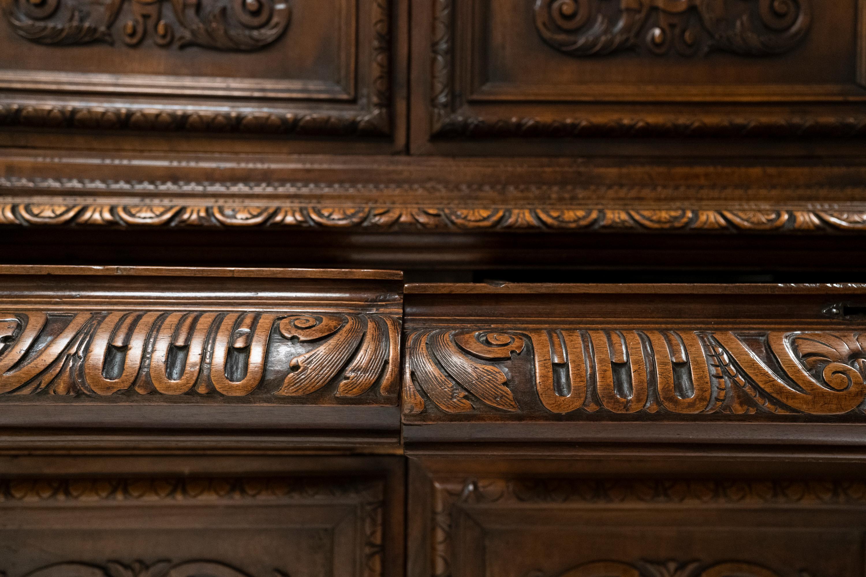 Henri II. Renaissance-Periode 1560er Jahre, geformtes Doppel-Buffet im Angebot 6