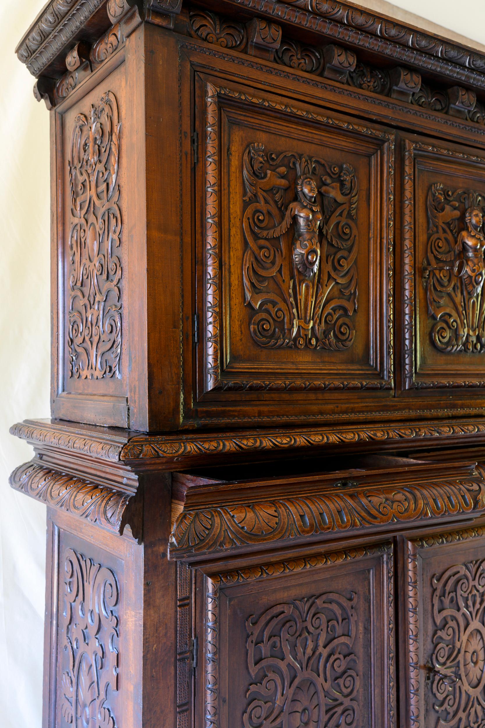 Henri II. Renaissance-Periode 1560er Jahre, geformtes Doppel-Buffet (Französisch) im Angebot