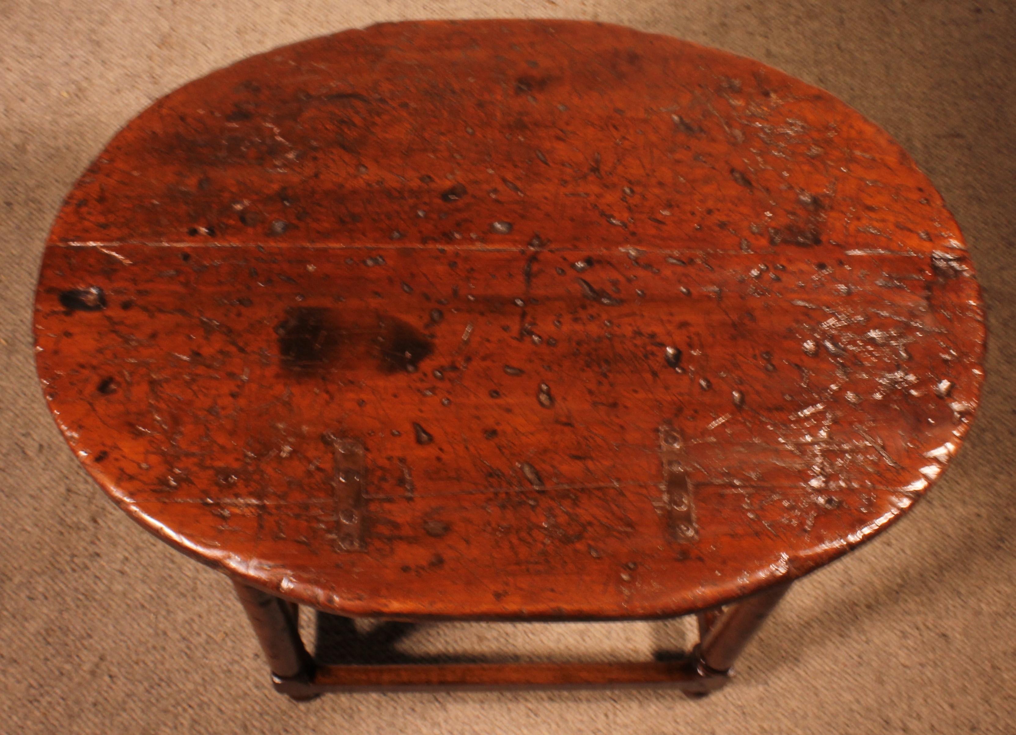 Henri II Table in Walnut, 16th Century For Sale 6