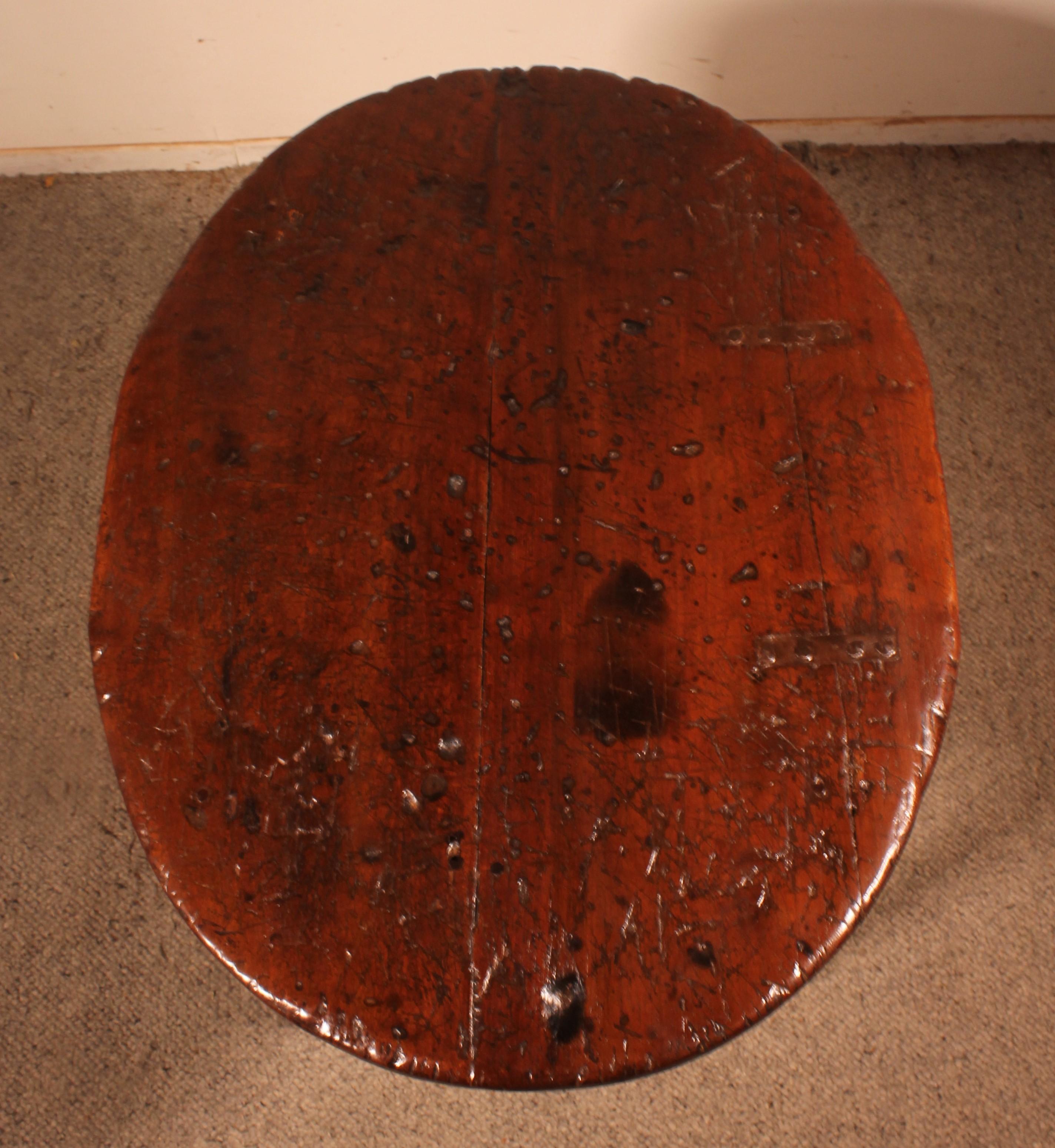 Henri II Table in Walnut, 16th Century For Sale 8