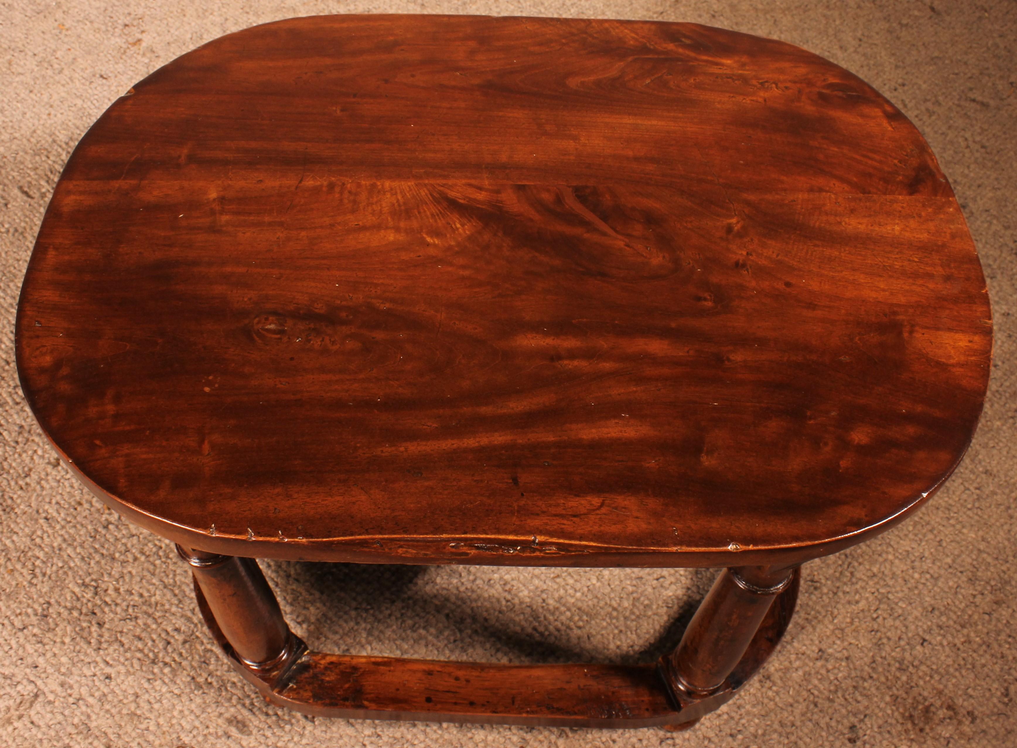 Henri II Table in Walnut from the 19th Century 5