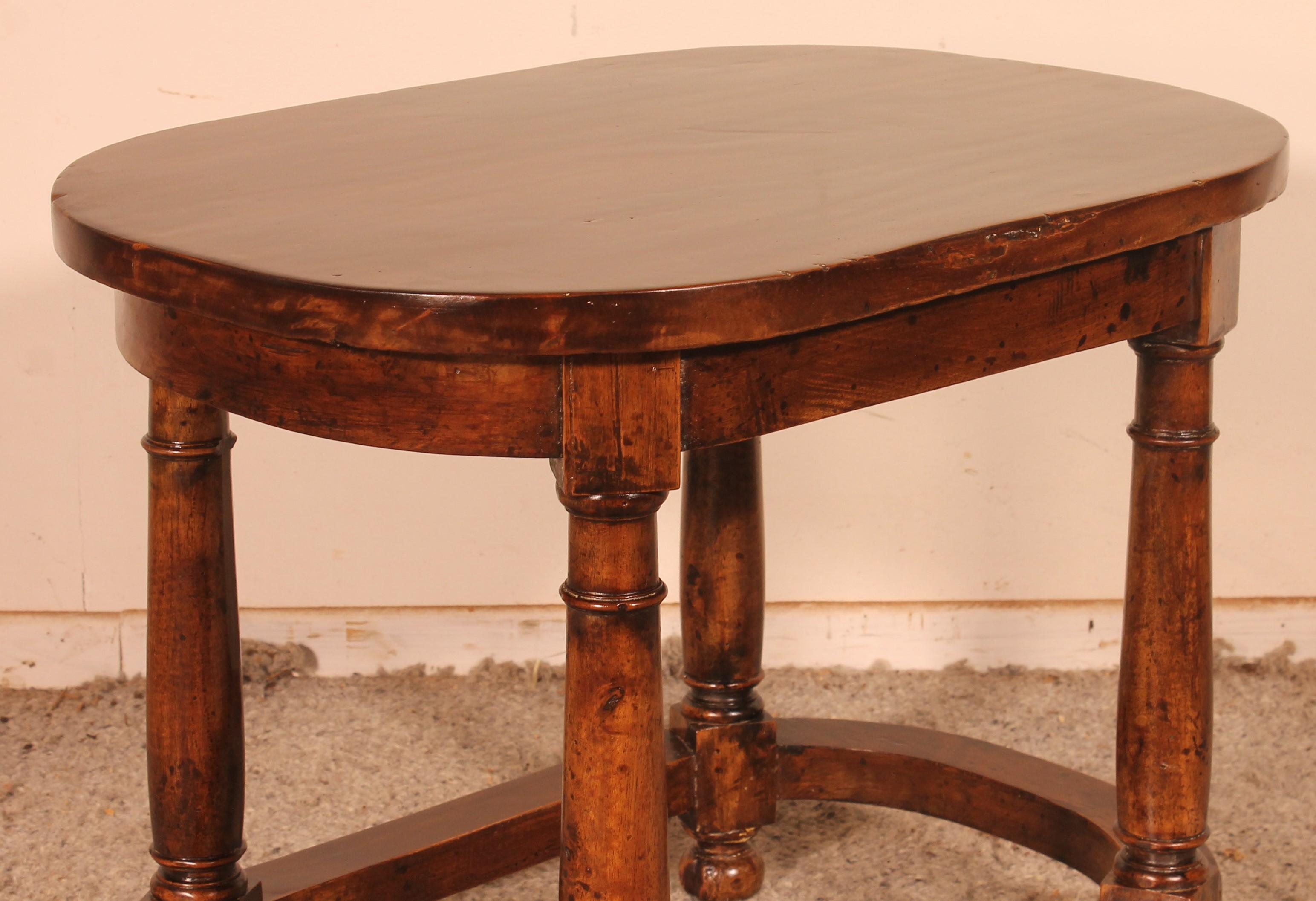 Henri II Table in Walnut from the 19th Century 1