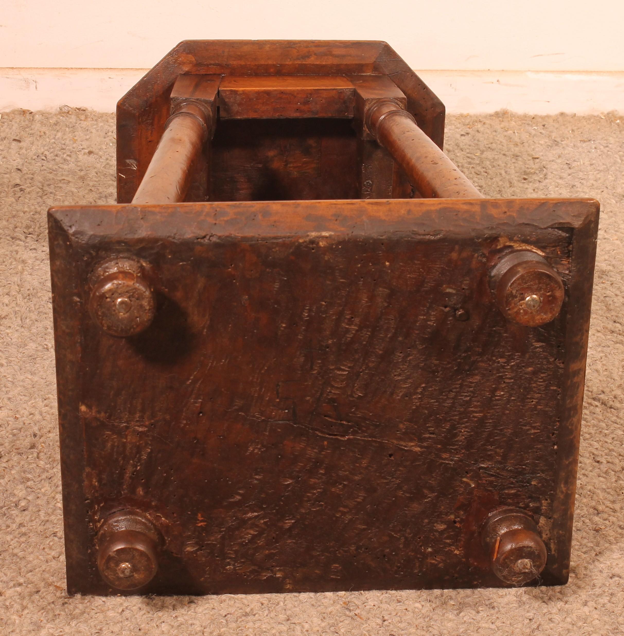Henri II Walnut Stool Early 17th Century For Sale 4