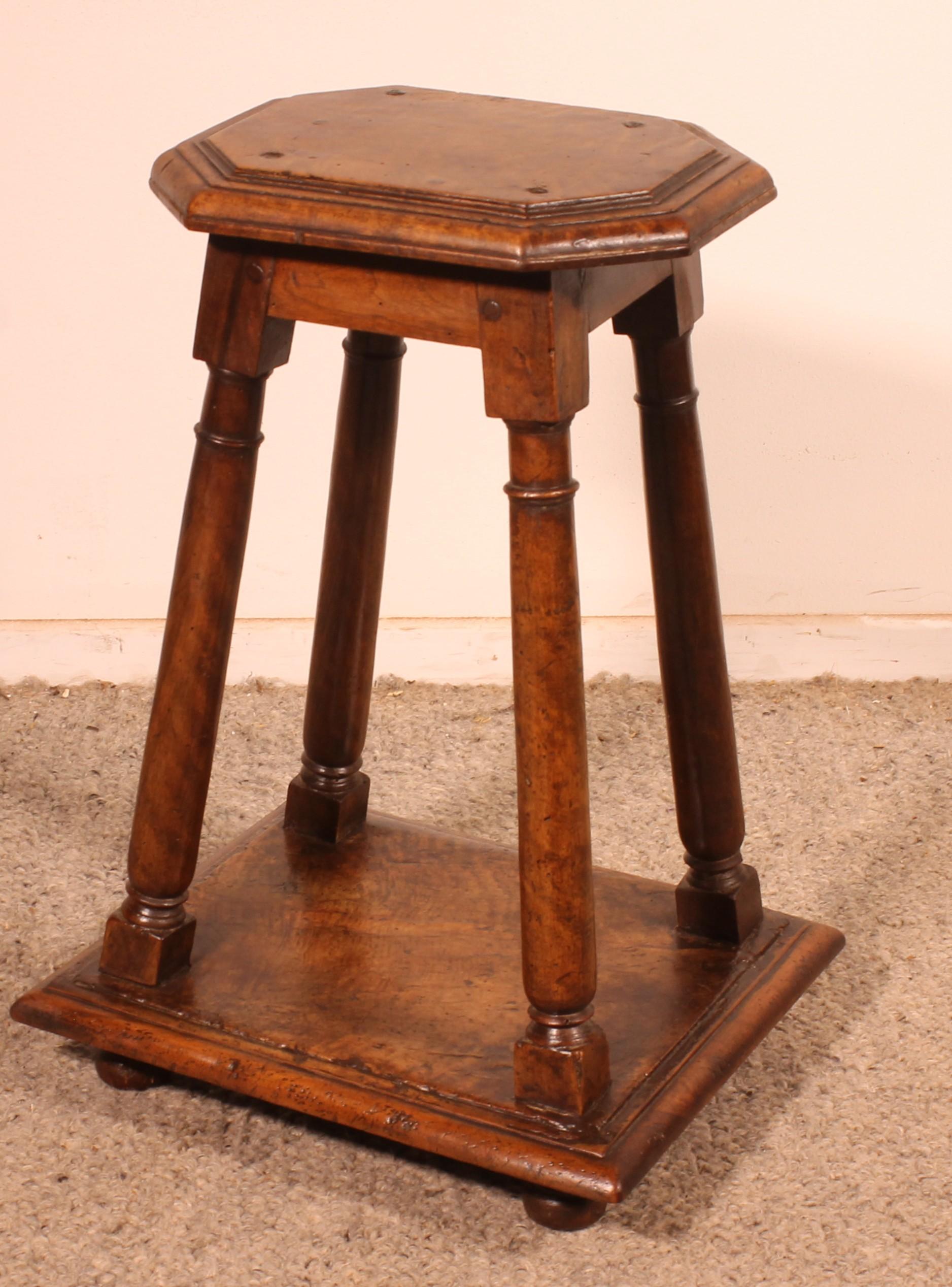 Henri II Walnut Stool Early 17th Century For Sale 2