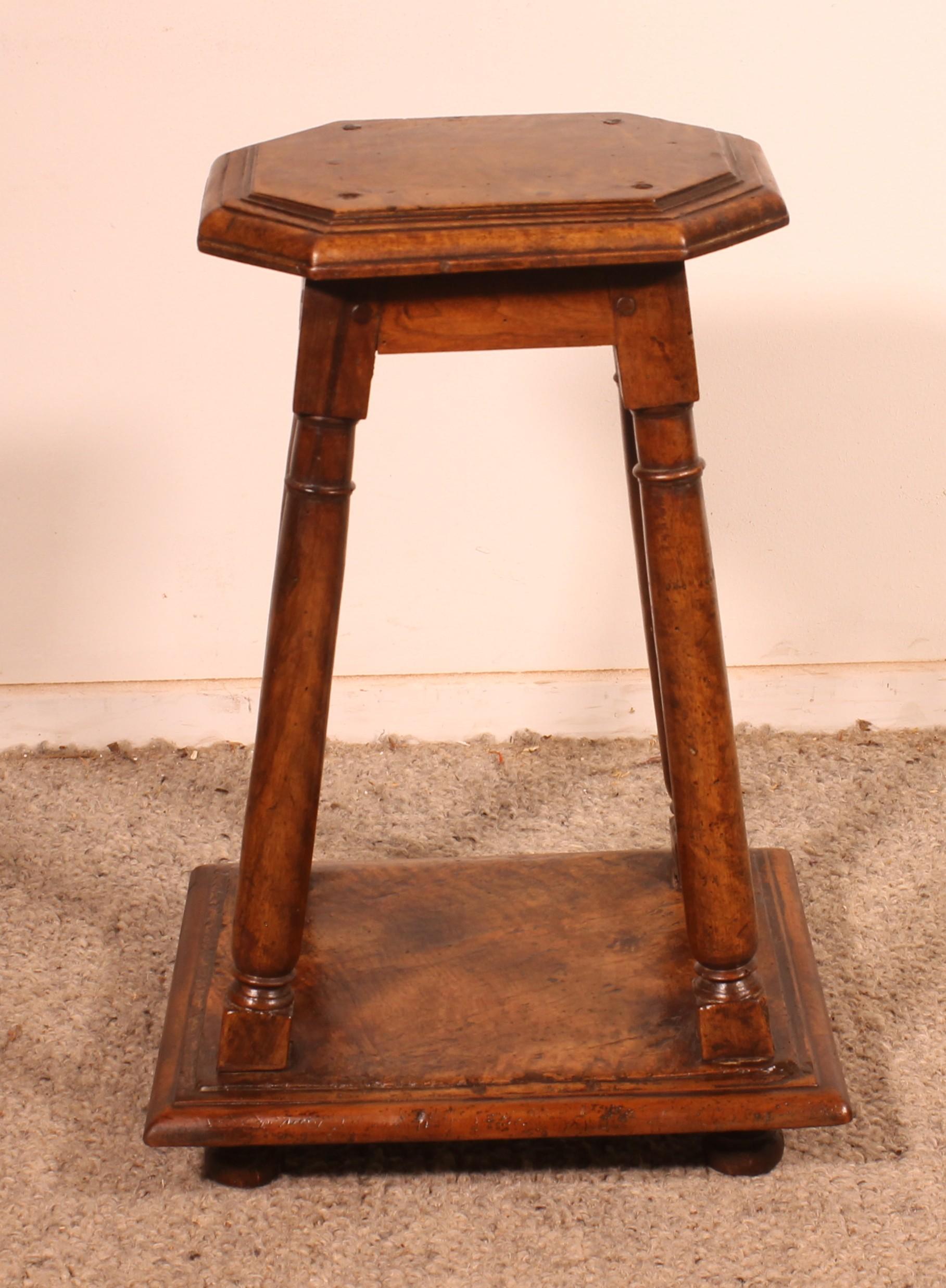 Henri II Walnut Stool Early 17th Century For Sale 3
