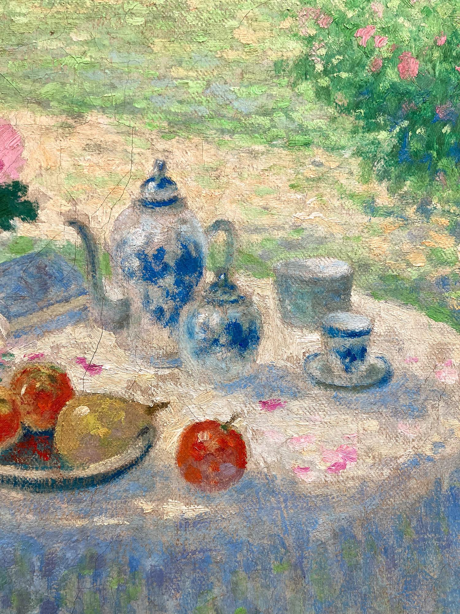 Cette pièce est un exemple pertinent des œuvres recherchées d'Henri Joseph Pauwels, représentant une vue de jardin avec des fleurs près d'une maison ensoleillée.  Un personnage se tient à l'arrière-plan avec une table de pique-nique dressée avec des