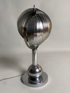 Henri Mathieu (zugeschrieben), Skulpturale Tischlampe aus Aluminium, Frankreich, 1970er Jahre