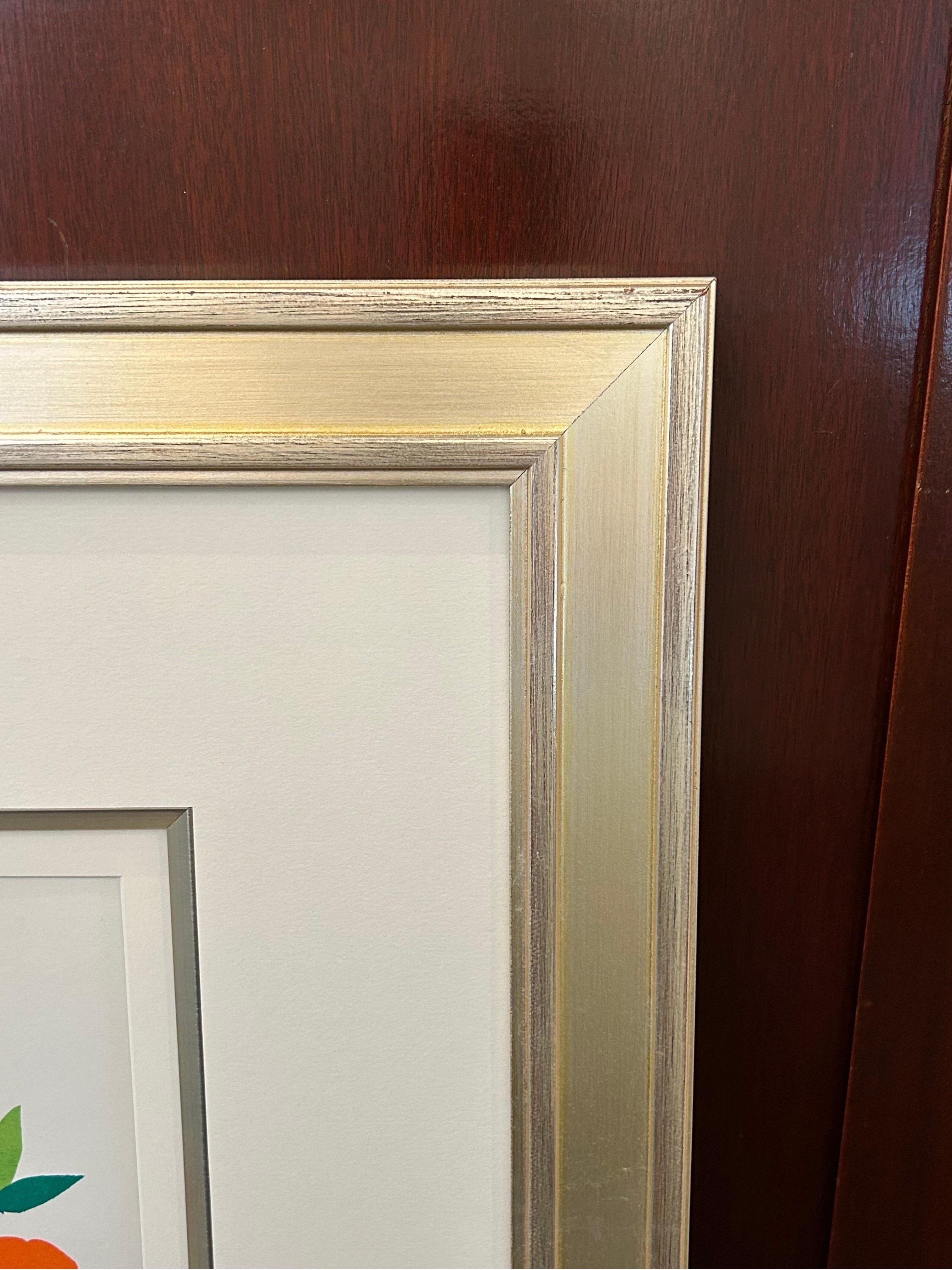 Il tratto deciso e i frutti dai colori vivaci che hanno contribuito a definire il movimento dell'arte moderna compongono questa litografia originale di Henri Matisse stampata da Mourlot. Basato sull'opera originale su carta tagliata e inchiostro di