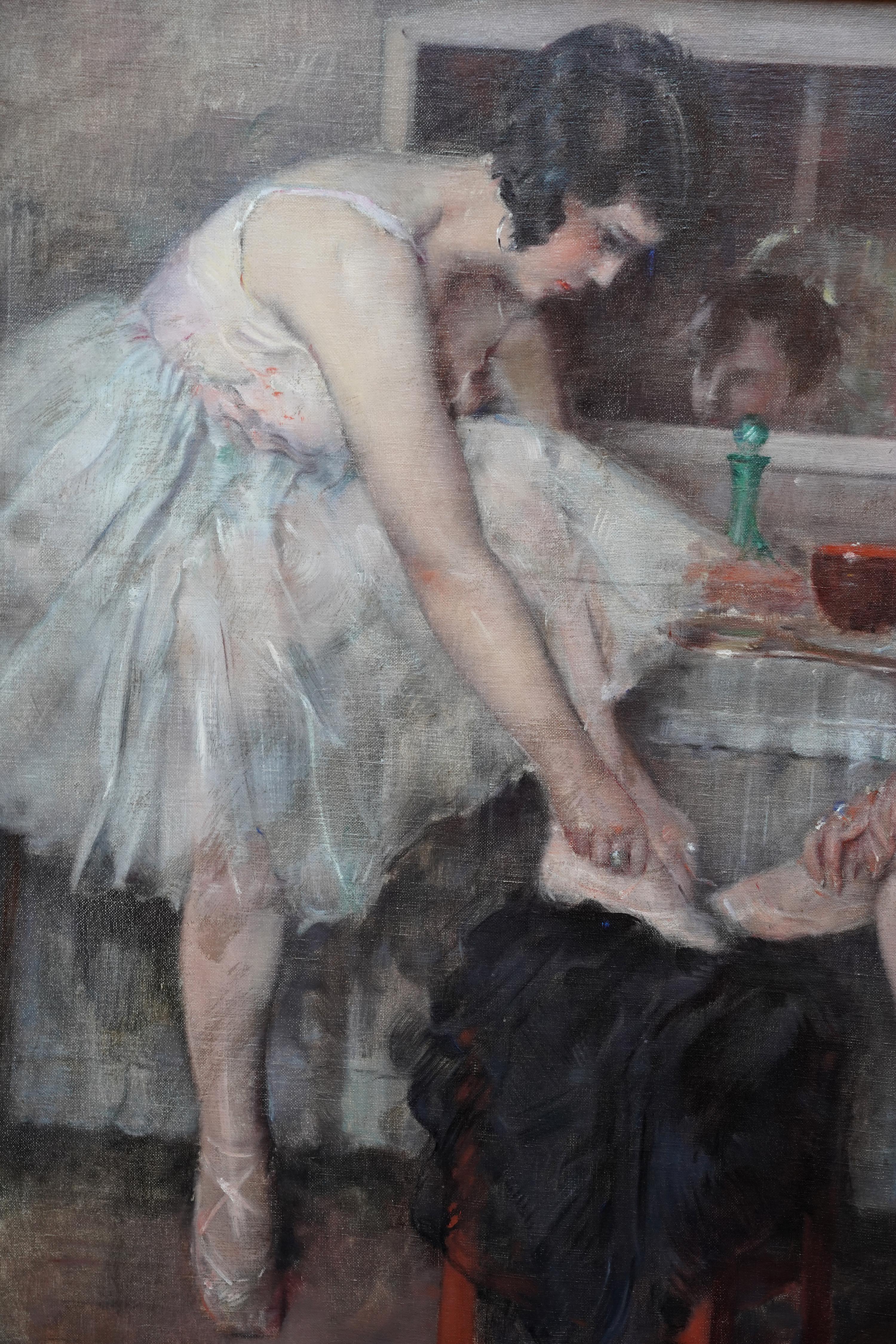 Bailarinas poniéndose los zapatos - Pintura al óleo de arte impresionista francés ballet - Portrait Painting Gris de Henri Moreau