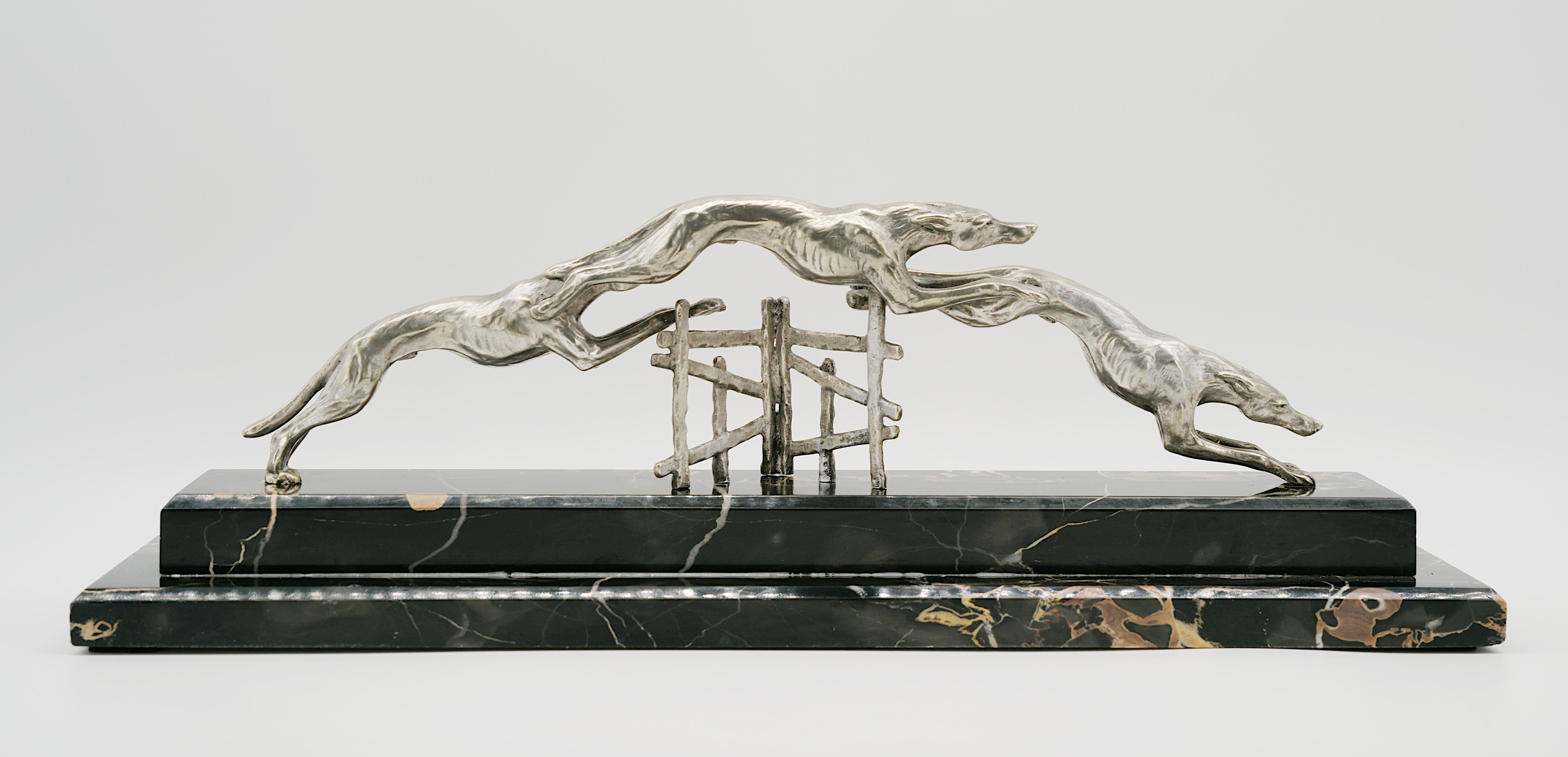 Inizio XX secolo Scultura in bronzo di Henri PAYEN per la corsa dei levrieri, 1920 in vendita