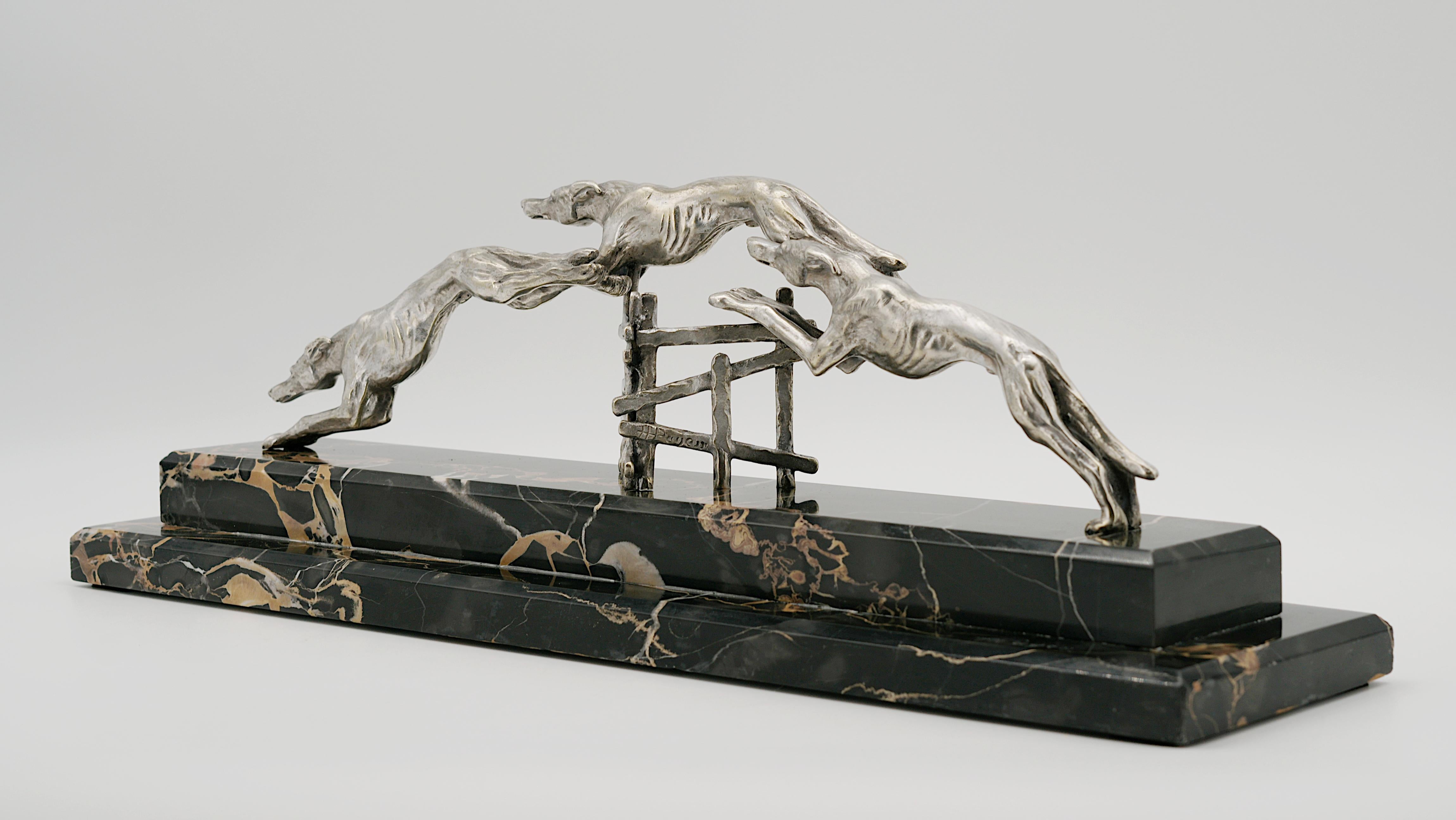 Argenté Sculpture de course de lévrier en bronze Art déco français Henri PAYEN, vers 1925 en vente
