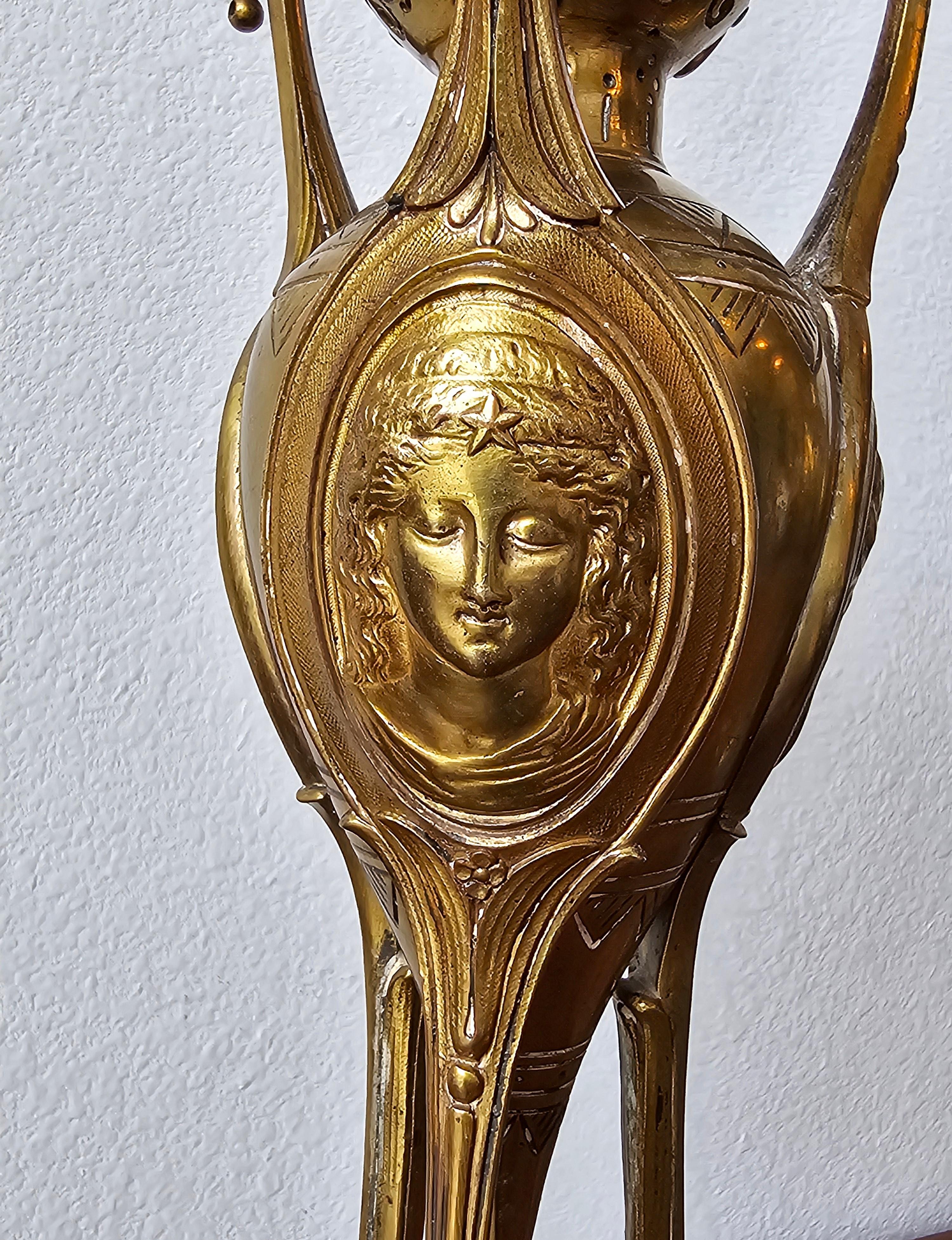 Coppia di candelabri in bronzo dorato del periodo Napoleone III firmati Henri Picard in vendita 4