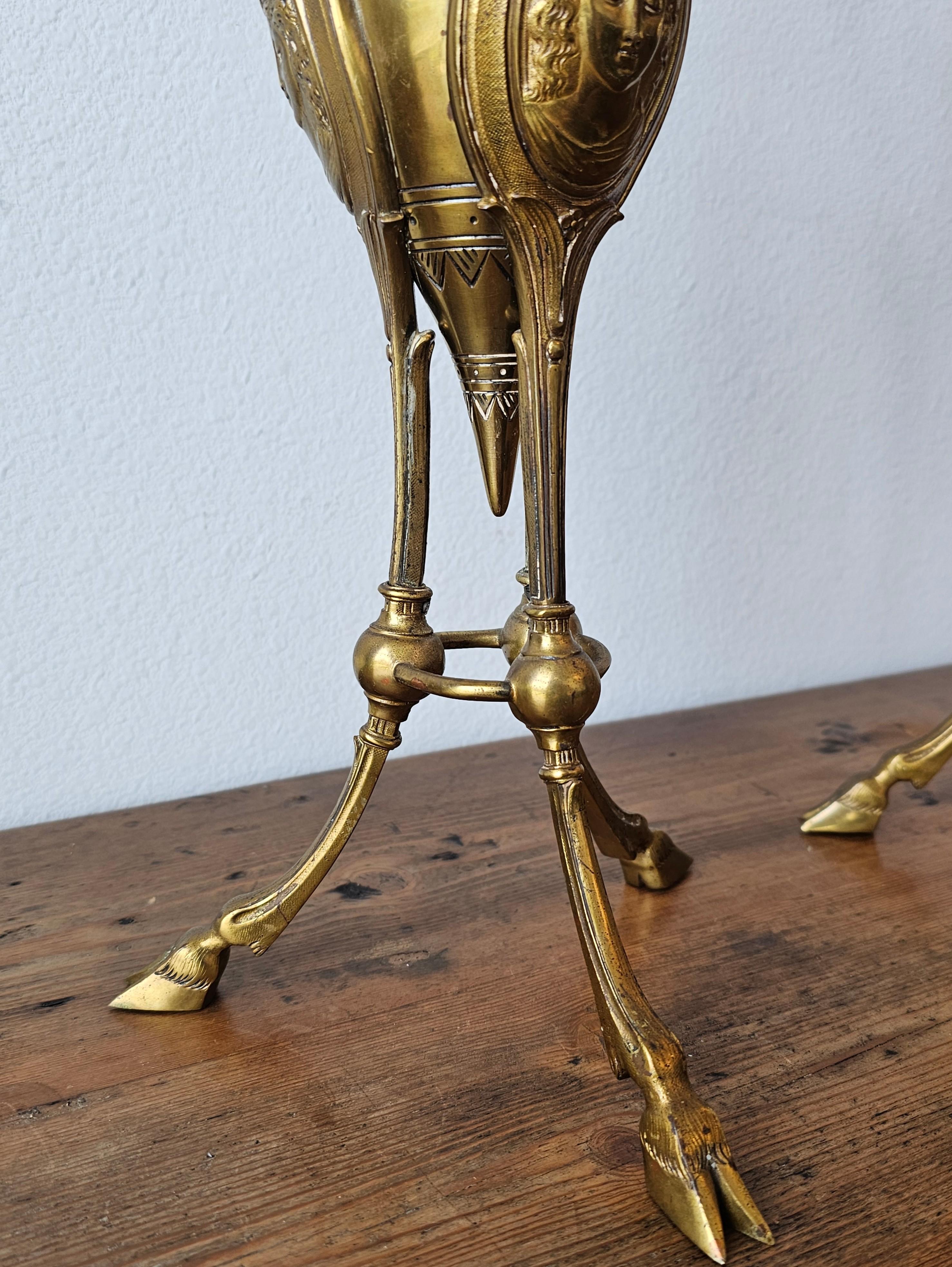 Coppia di candelabri in bronzo dorato del periodo Napoleone III firmati Henri Picard in vendita 5