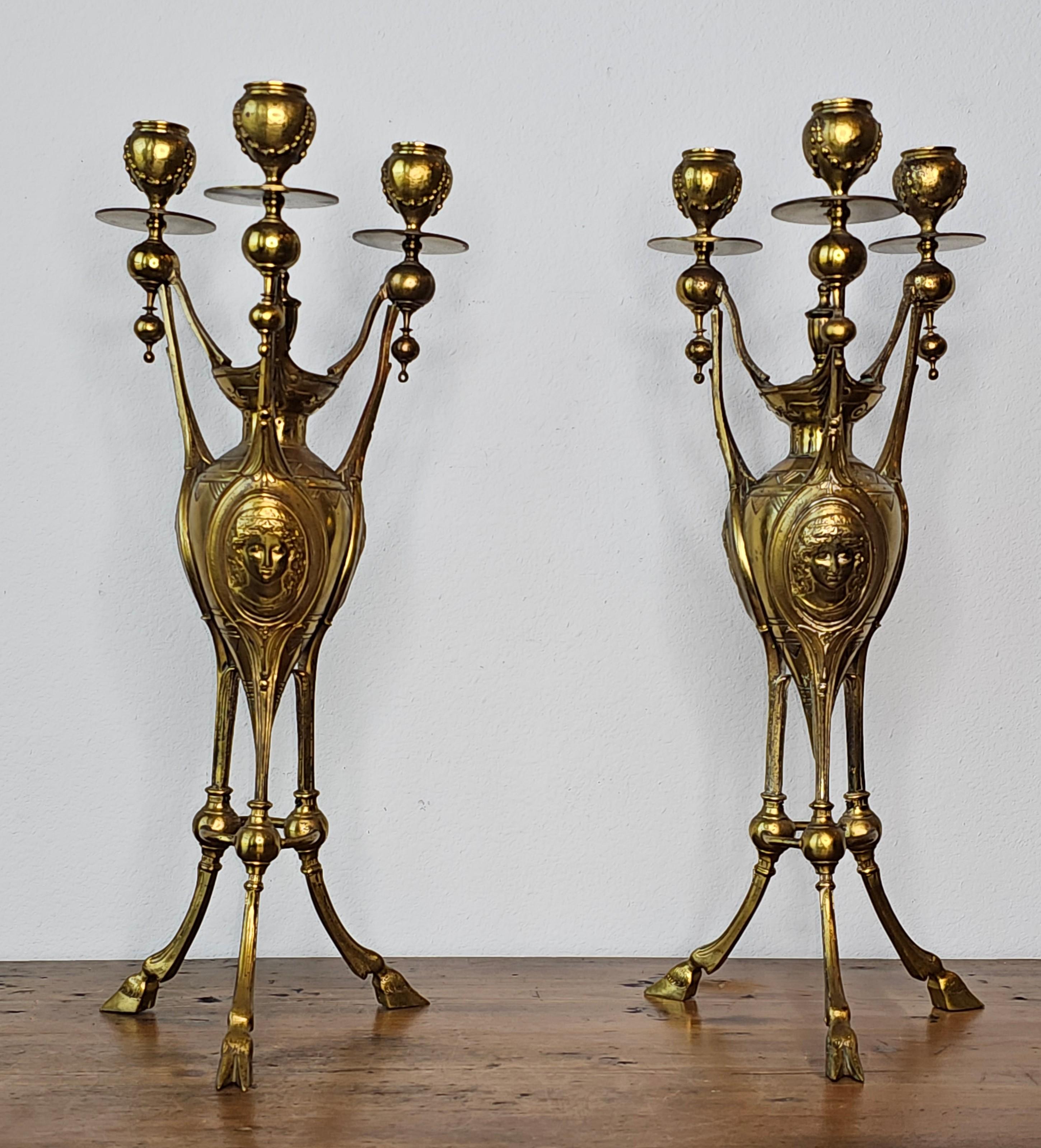 Greco-romano Coppia di candelabri in bronzo dorato del periodo Napoleone III firmati Henri Picard in vendita