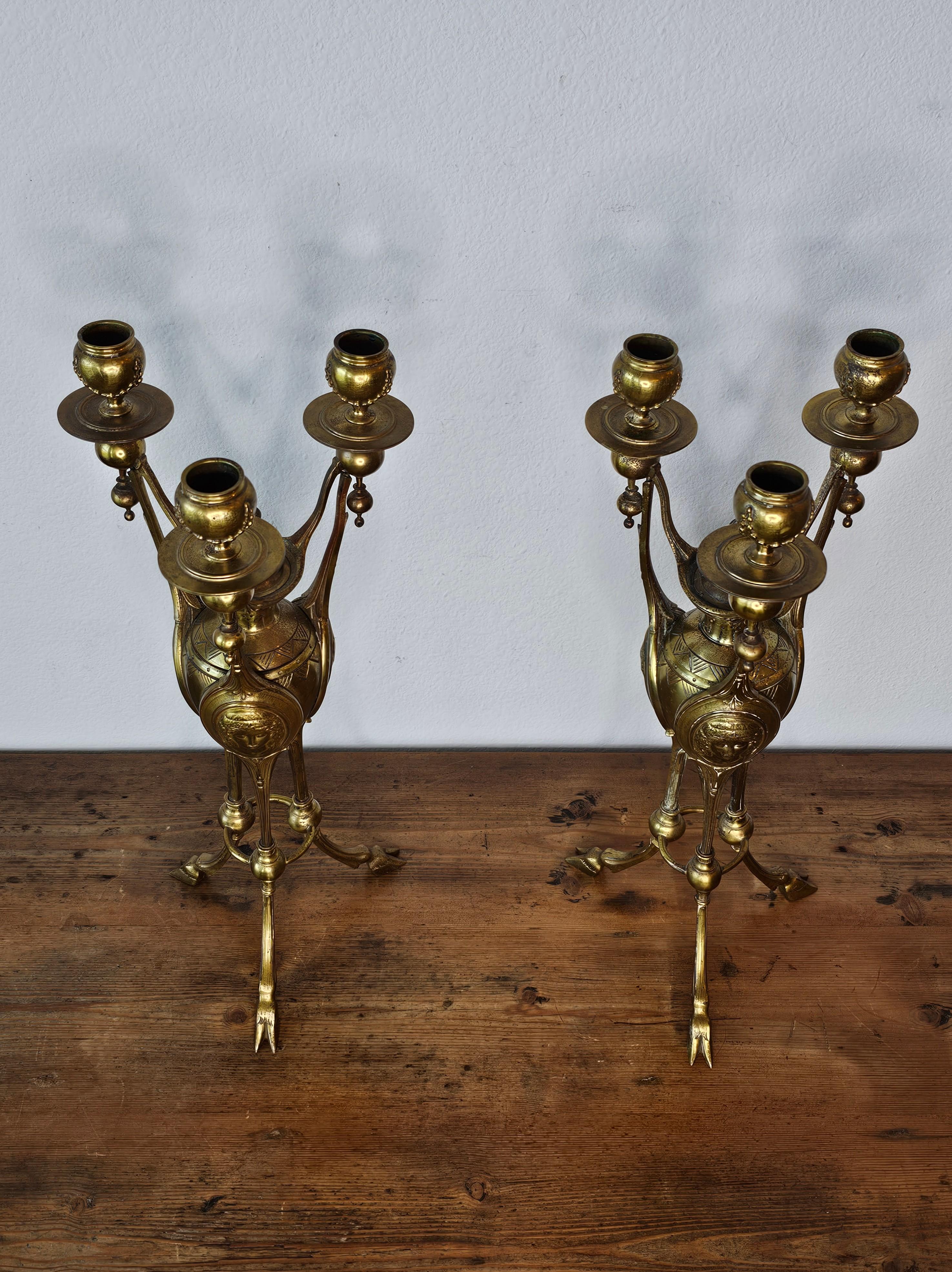 Francese Coppia di candelabri in bronzo dorato del periodo Napoleone III firmati Henri Picard in vendita