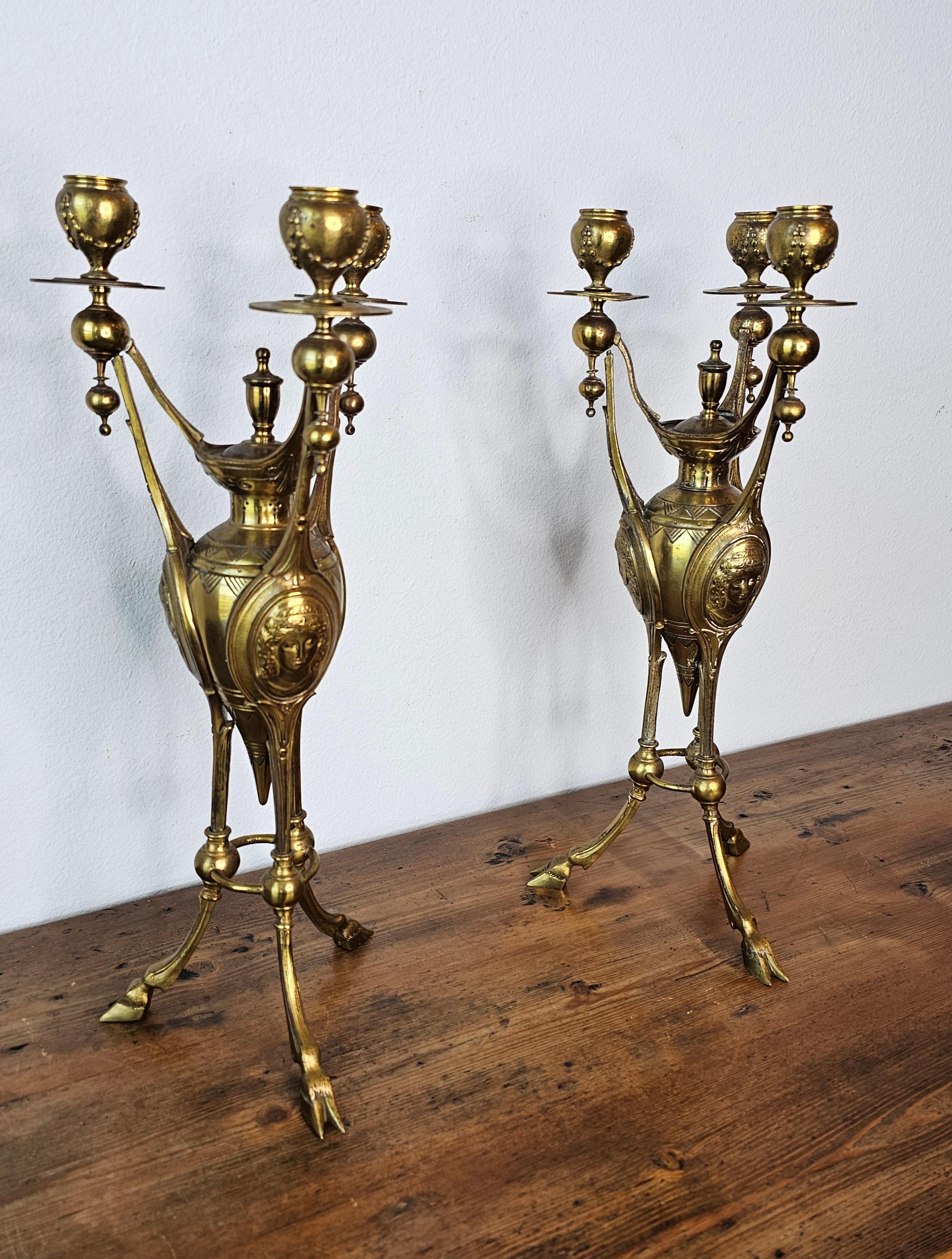 Intagliato Coppia di candelabri in bronzo dorato del periodo Napoleone III firmati Henri Picard in vendita