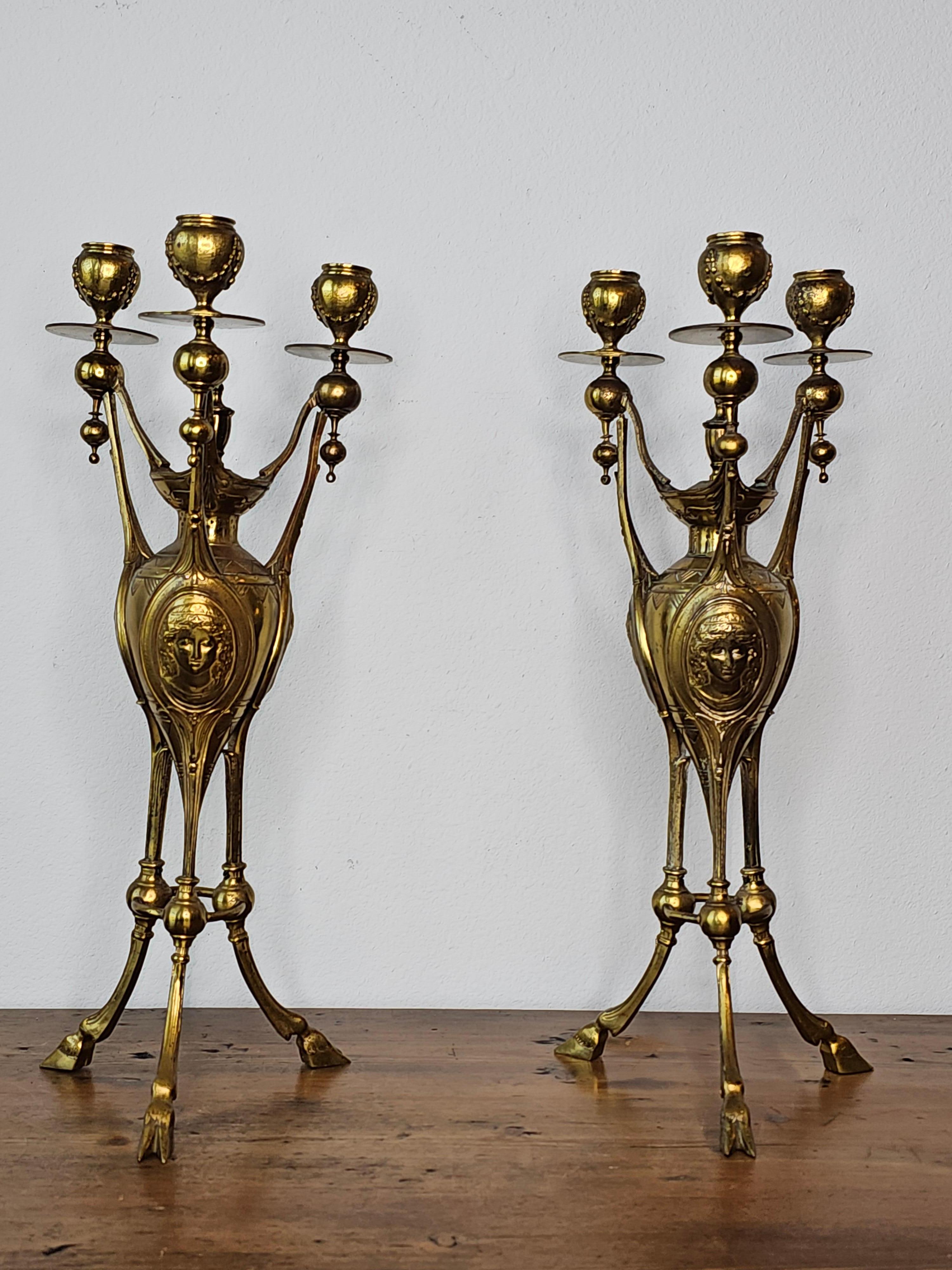 Ottone Coppia di candelabri in bronzo dorato del periodo Napoleone III firmati Henri Picard in vendita