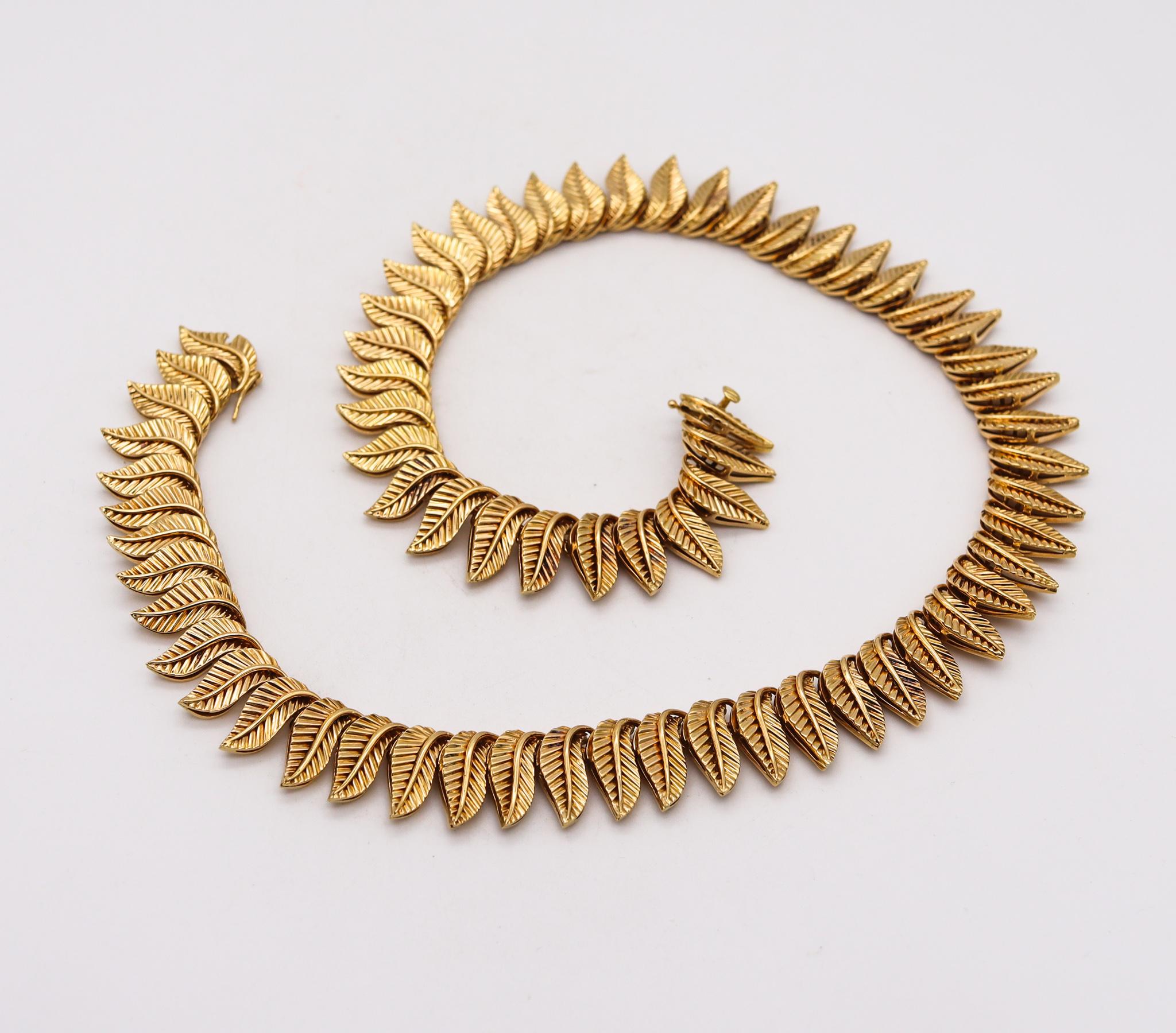 Henri Poincot 1960 Mid-Century Leafs Choker Necklace in Solid 18Kt Yellow Gold In Excellent Condition In Miami, FL