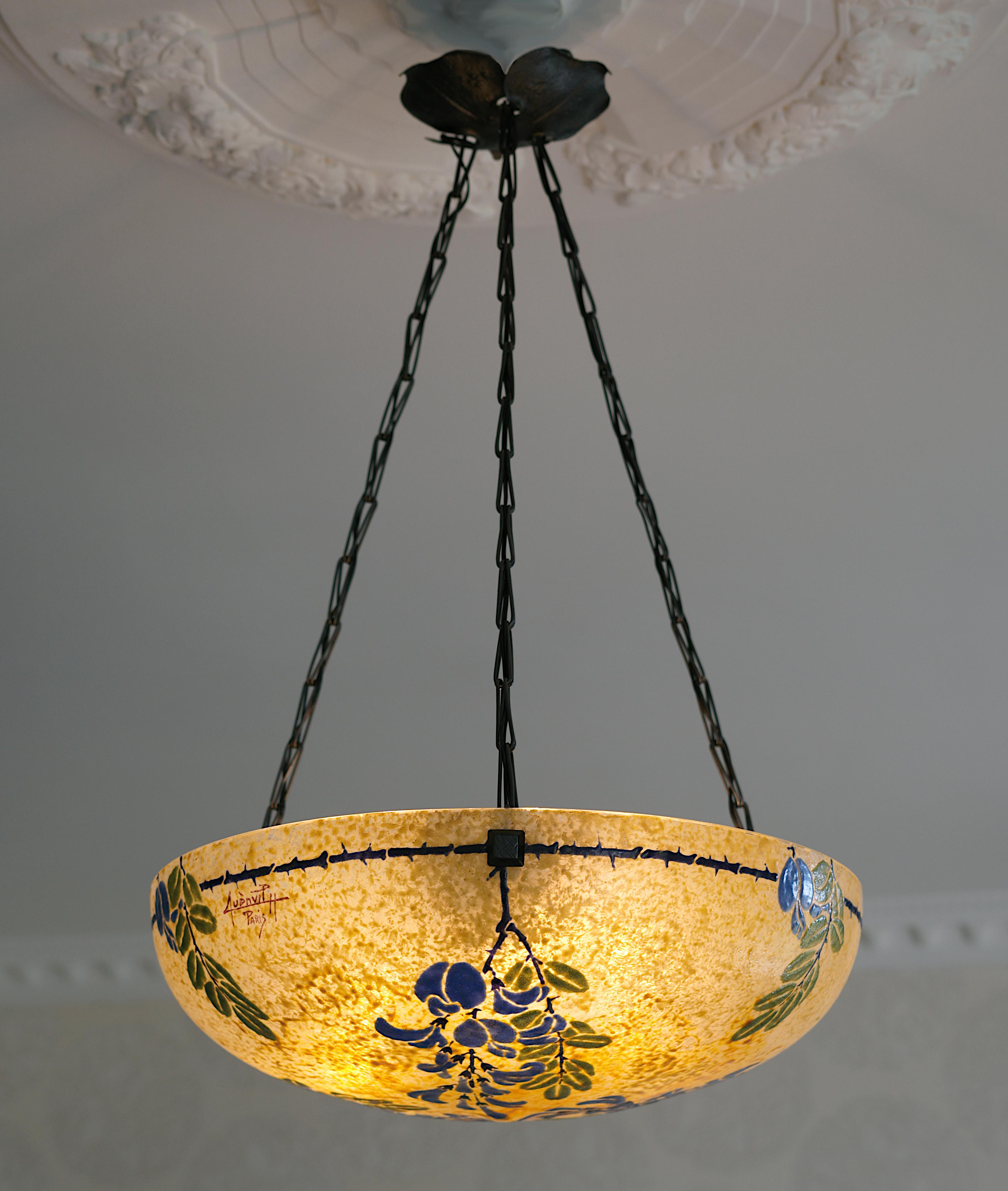 Francese Henri Quenvil Raro lampadario a sospensione smaltato Art Deco, 1920 in vendita