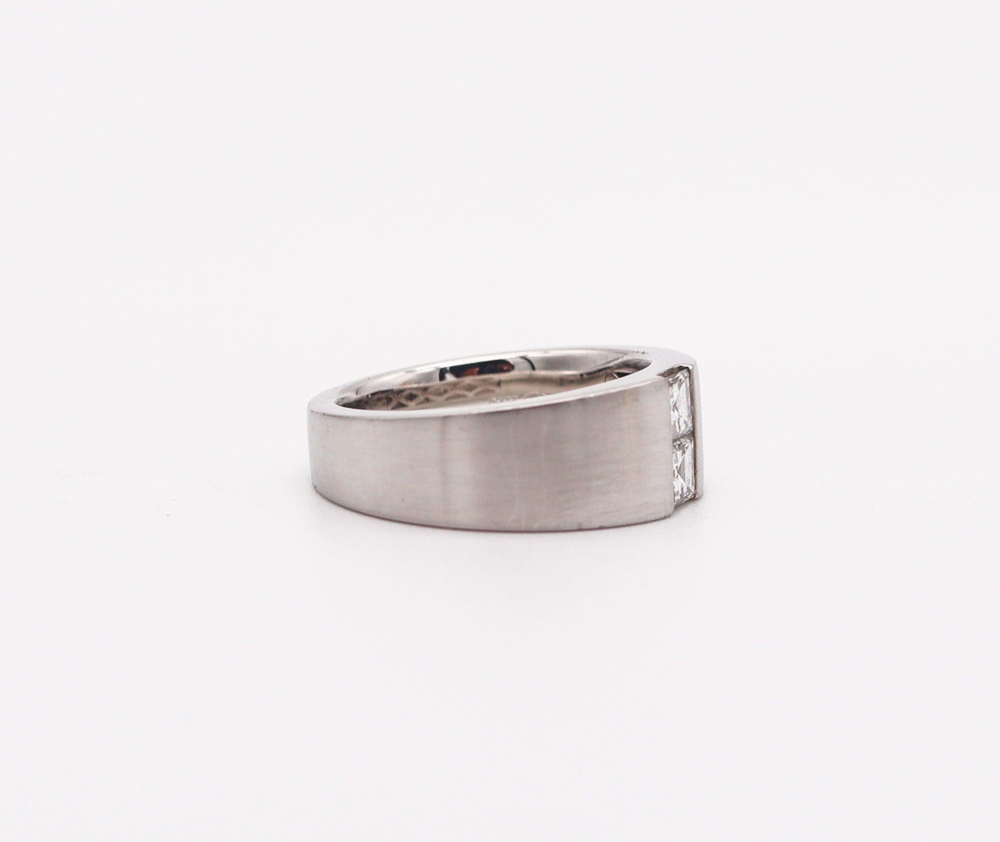 HENRICH & DENZEL Modernist Band Ring In Platinum With Two Carre Cuts Diamonds In Excellent Condition In Miami, FL