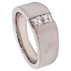 HENRICH & DENZEL Modernist Band Ring In Platinum With Two Carre Cuts Diamonds