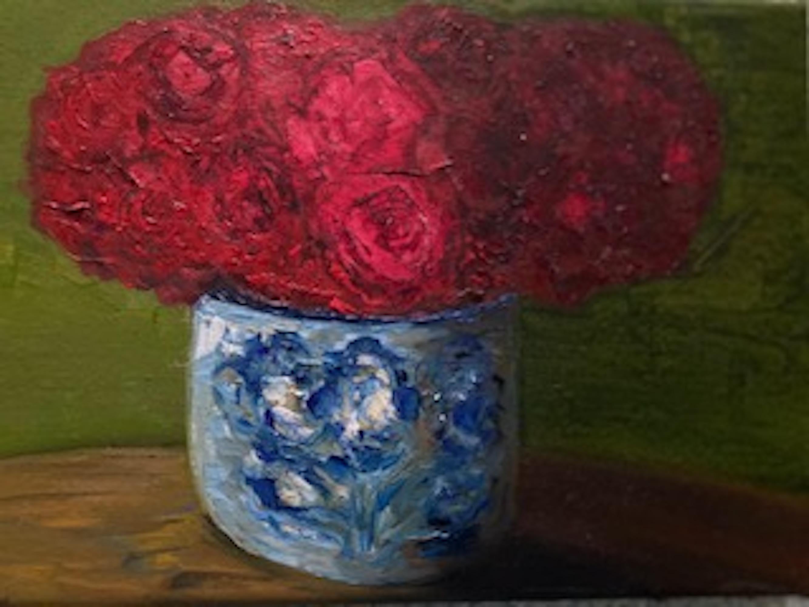 Roses rouges dans un pot de Delft, peinture de nature morte, art floral de style traditionnel