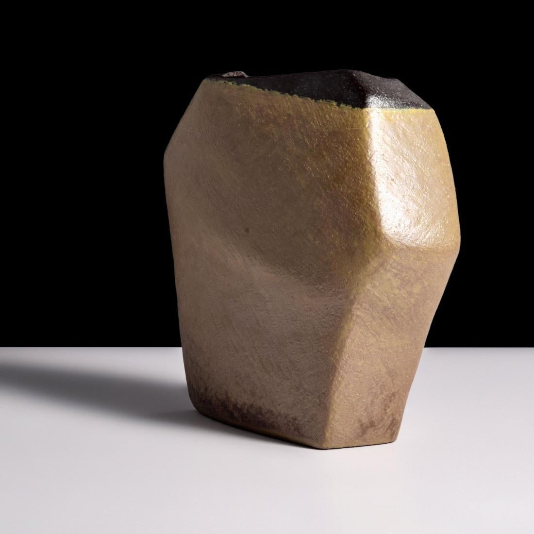Artista/Designer: Henriette J. Galliard (Americana, 20° secolo)
Contrassegno/i; note: firmato, contrassegno/i
Materiali: Americano; ceramica
Informazioni aggiuntive: Provenienza: Collezione del Dr. Robert e di Deanna Harris Burger  Flint Institute