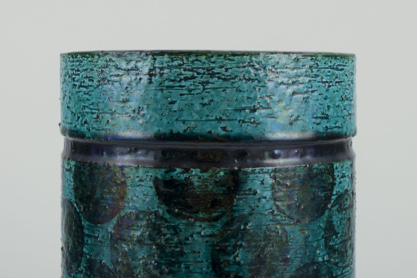 Mid-Century moderno Henrik Allert per Rörstrand, Svezia. Vaso unico in ceramica in stile modernista. in vendita