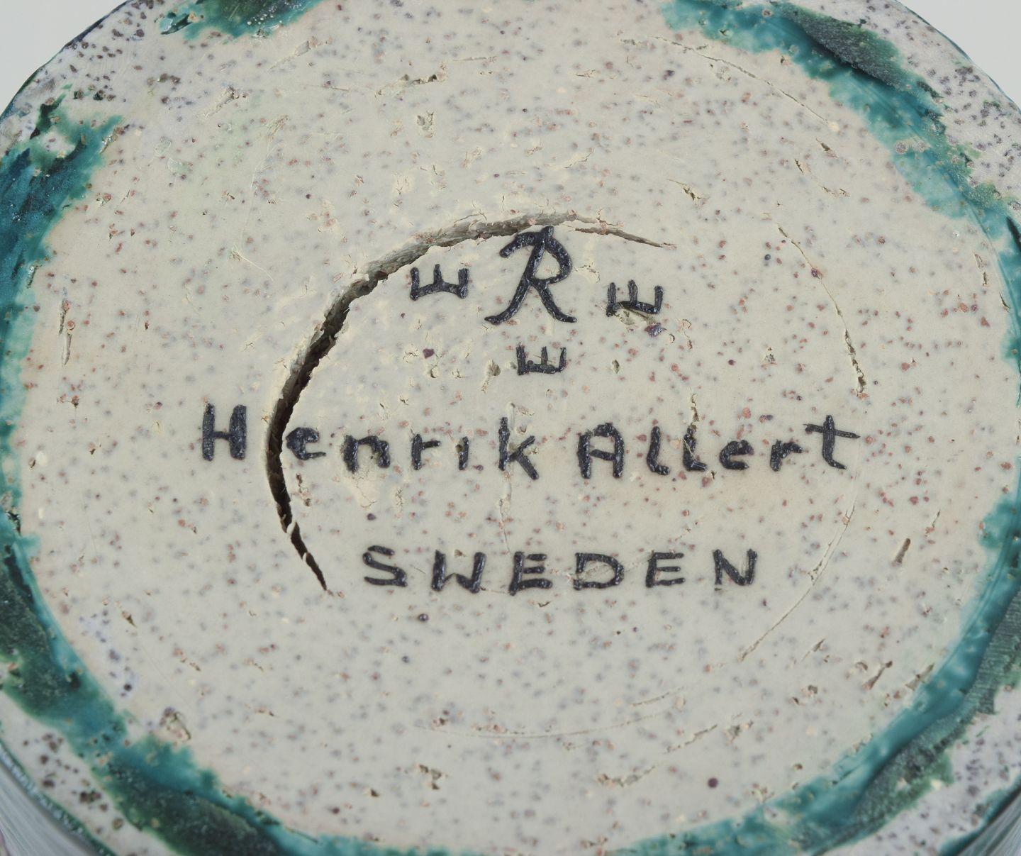 Smaltato Henrik Allert per Rörstrand, Svezia. Vaso unico in ceramica in stile modernista. in vendita