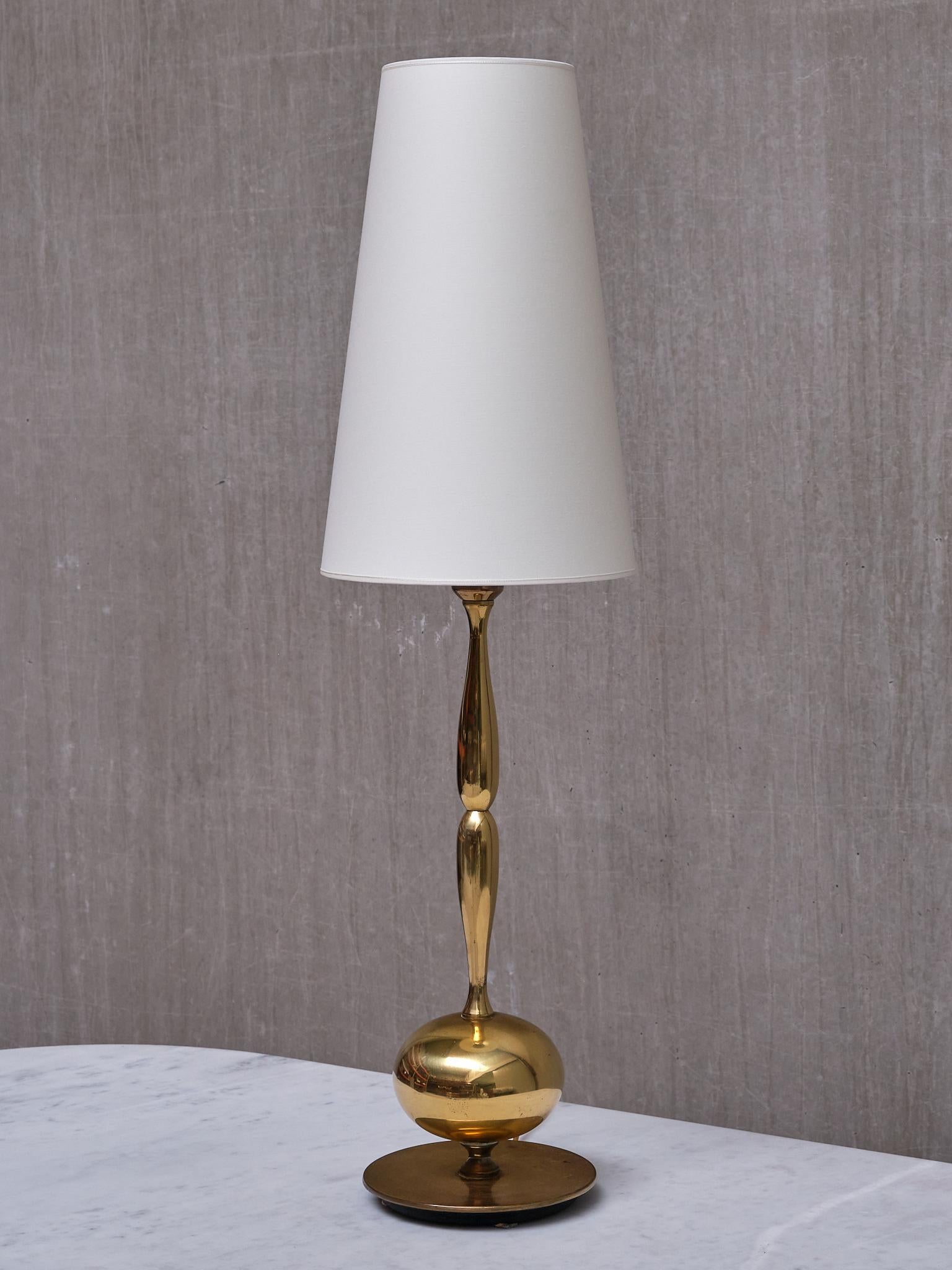Scandinavo moderno Lampada da tavolo alta in ottone di Henrik Blomqvist, Stilarmatur Tranås, Svezia, anni '60 in vendita