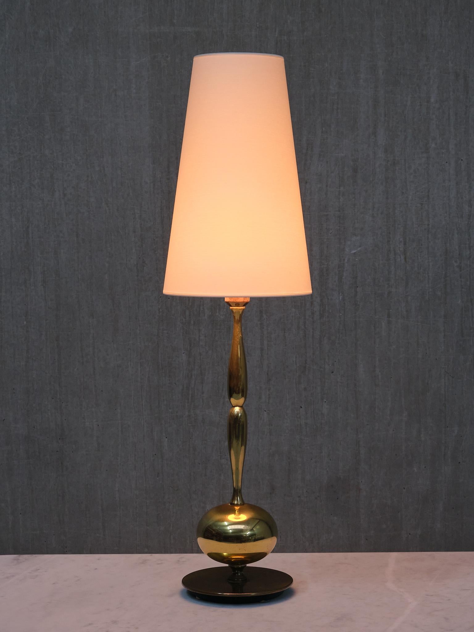 Lampada da tavolo alta in ottone di Henrik Blomqvist, Stilarmatur Tranås, Svezia, anni '60 In condizioni buone in vendita a The Hague, NL