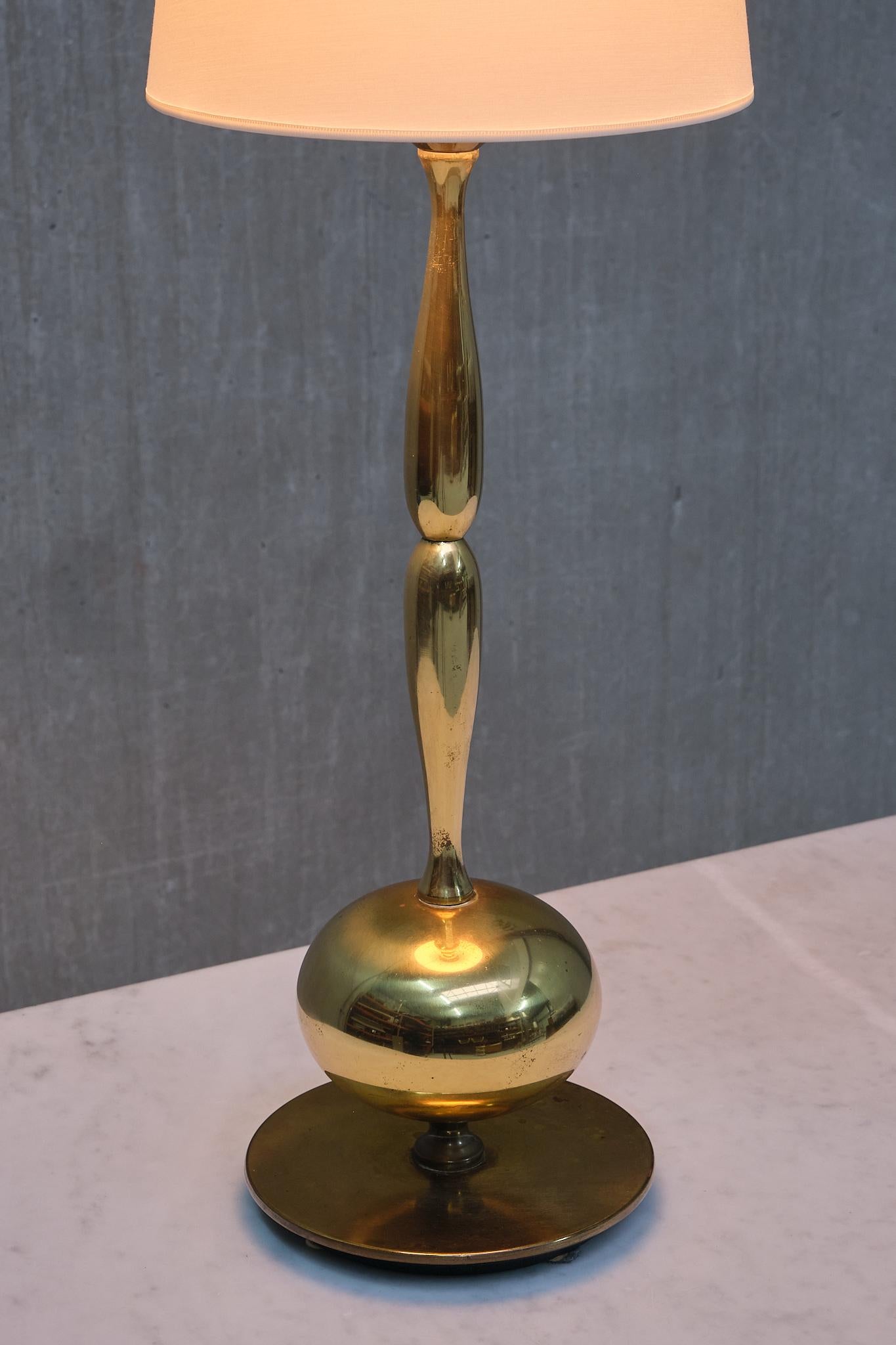 Ottone Lampada da tavolo alta in ottone di Henrik Blomqvist, Stilarmatur Tranås, Svezia, anni '60 in vendita
