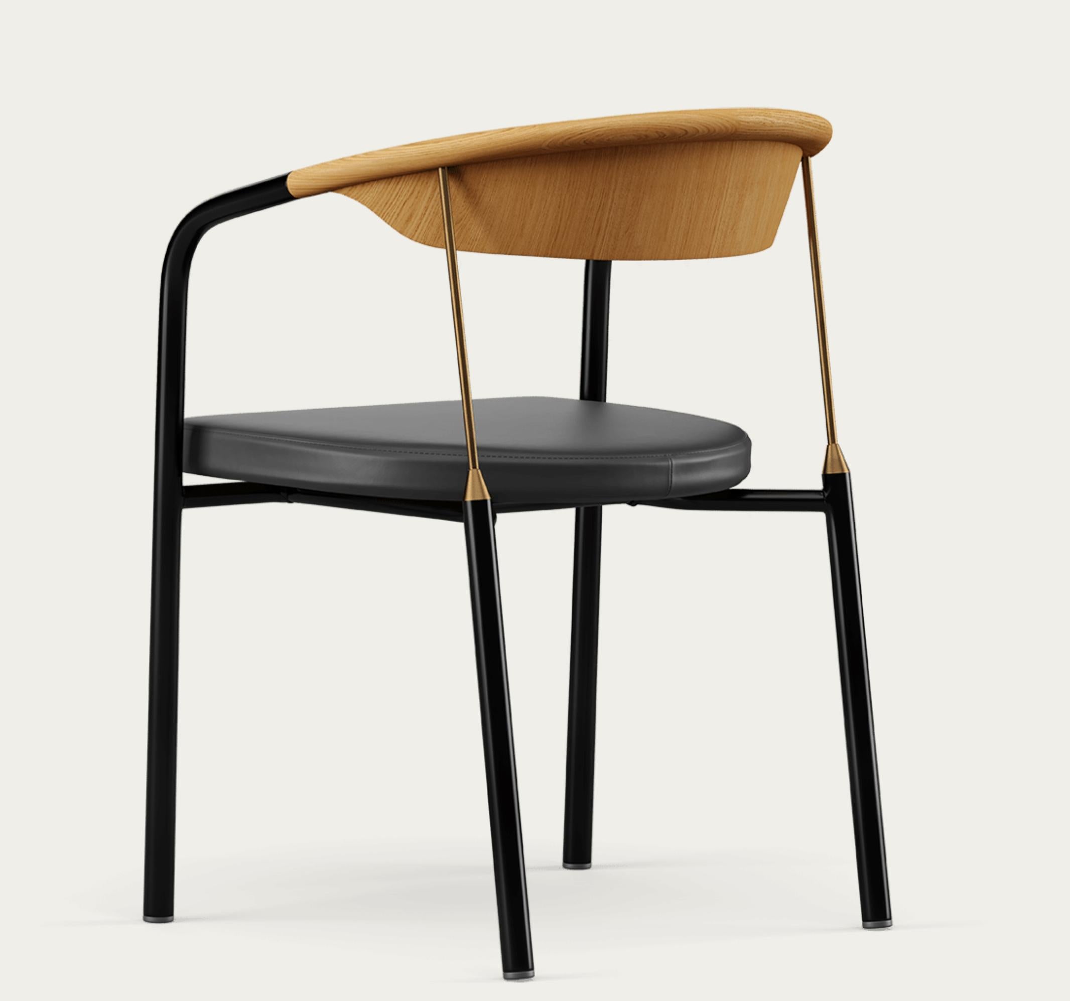Henrik Tengler Chairman Holzarten:Eiche Dunkelöl, Polsterung: Schwarz For One Collection'S 

Der Chairman wurde 1990 von Henrik Tengler für Onecollection entworfen. Das schlichte Design ist aus eleganten und ansprechenden Materialien gefertigt, wie