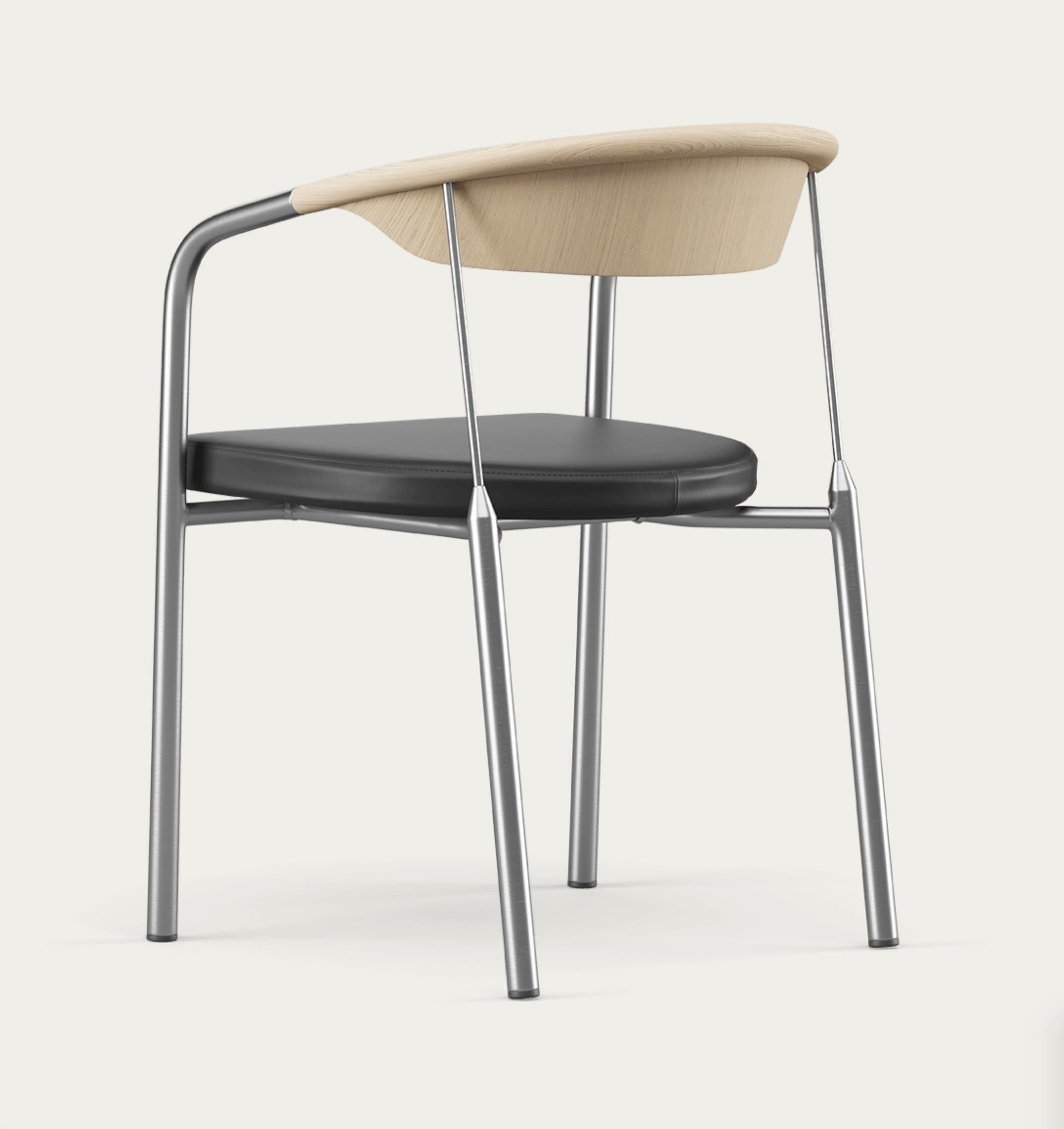Henrik Tengler Chairman Holzarten:Eiche Klaröl, Polsterung: Schwarz For One Collection'S 

Der Chairman wurde 1990 von Henrik Tengler für Onecollection entworfen. Das schlichte Design ist aus eleganten und ansprechenden Materialien gefertigt, wie z.