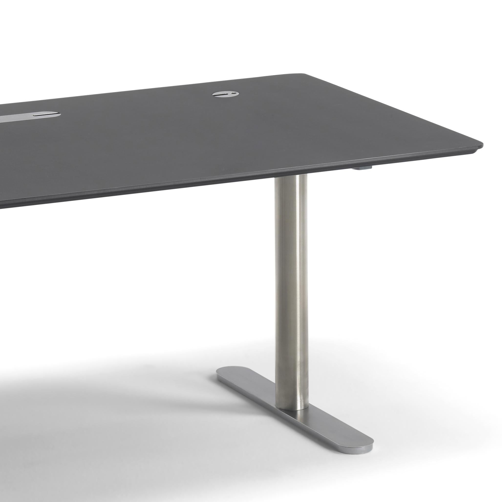 Henrik Tengler, OC 1002 Ezone-Schreibtisch von One Collection (Moderne der Mitte des Jahrhunderts) im Angebot