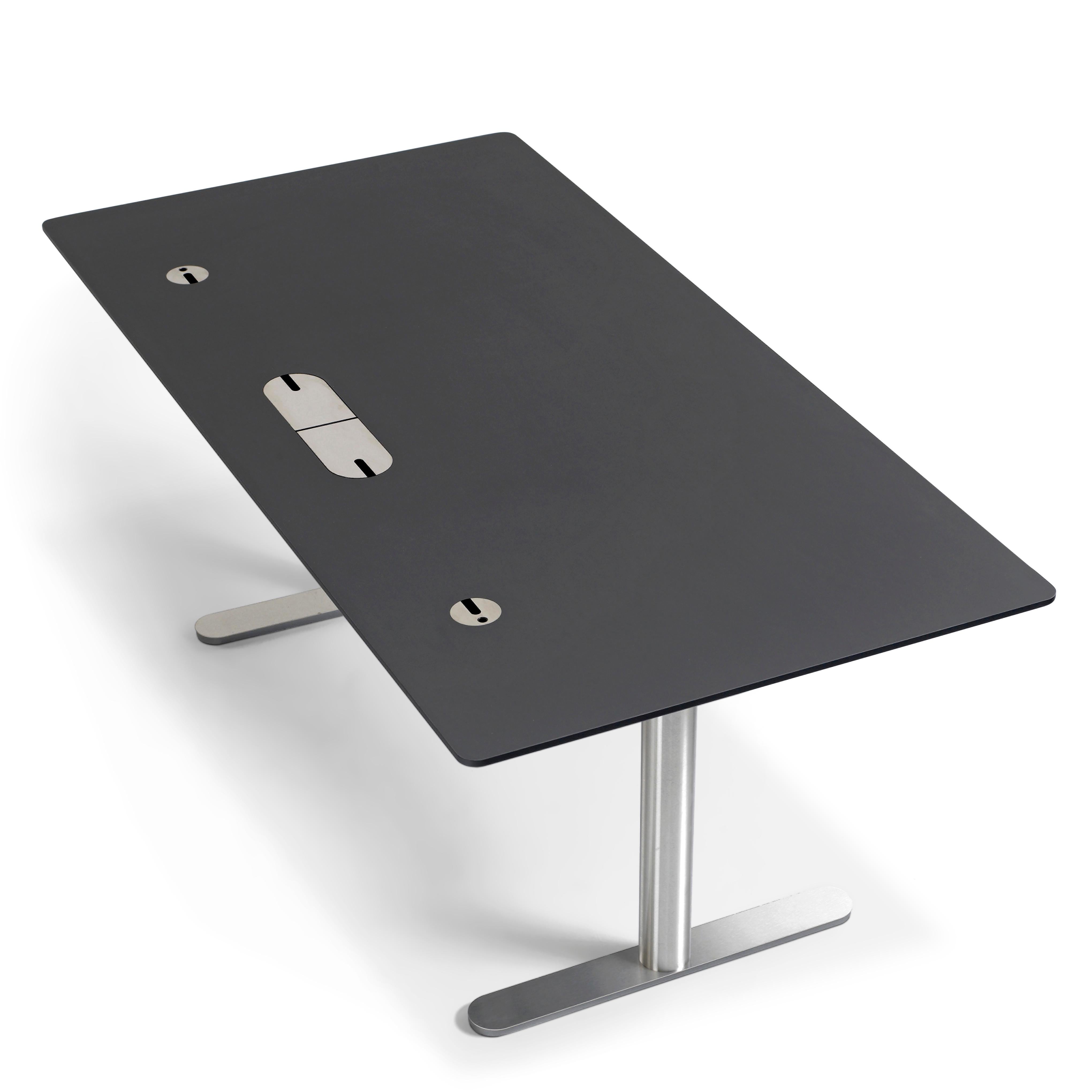 Henrik Tengler, OC 1002 Ezone-Schreibtisch von One Collection (Dänisch) im Angebot