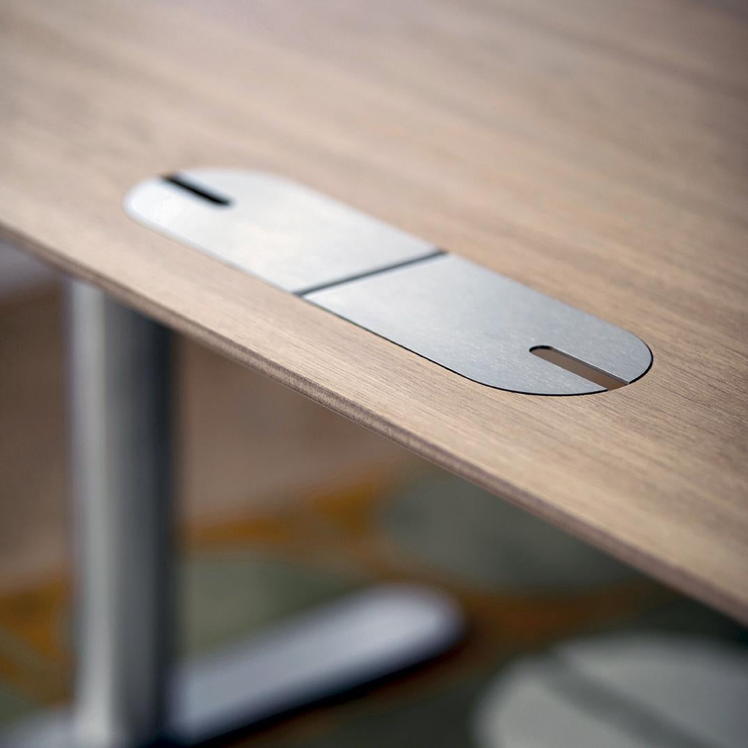 Henrik Tengler, OC 1002 Ezone-Schreibtisch von One Collection im Angebot 2
